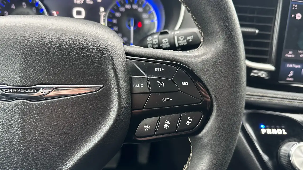 Chrysler Pacifica снимка Chrysler Pacifica