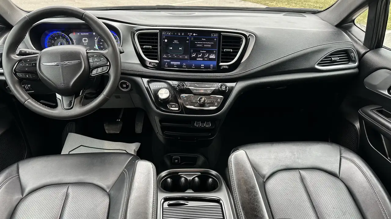 Chrysler Pacifica снимка Chrysler Pacifica