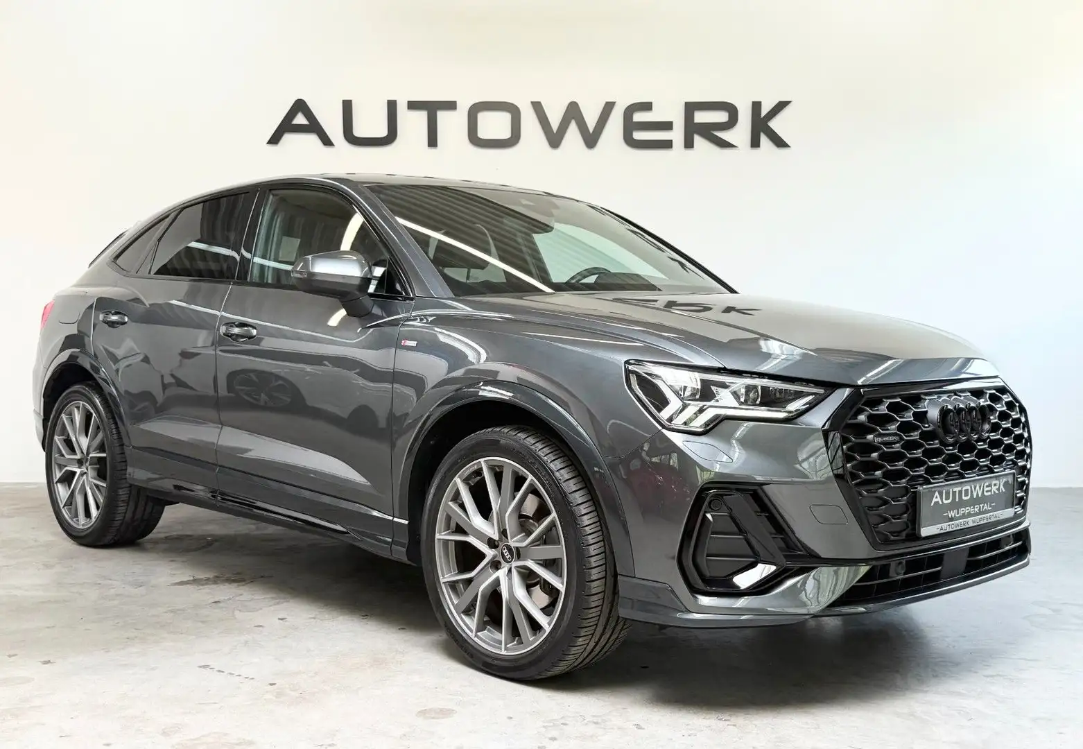 Audi Q3 Sportback 45 TFSI quattro*S LINE*STANDHEIZUNG Grijs - 1