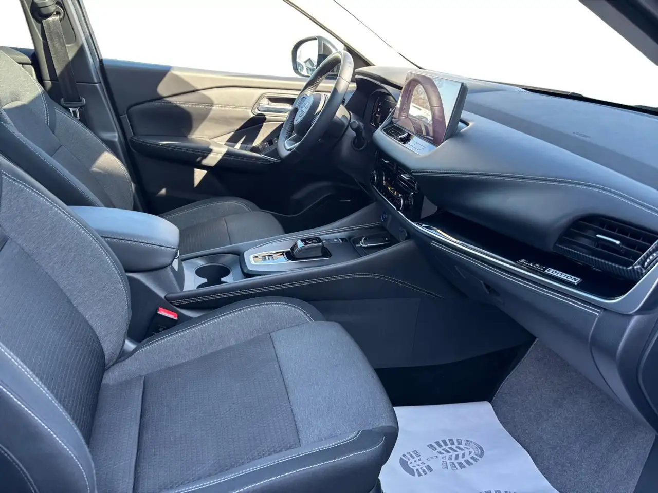 Nissan Qashqai Black Editon e-Power NAVI SHZ 16
