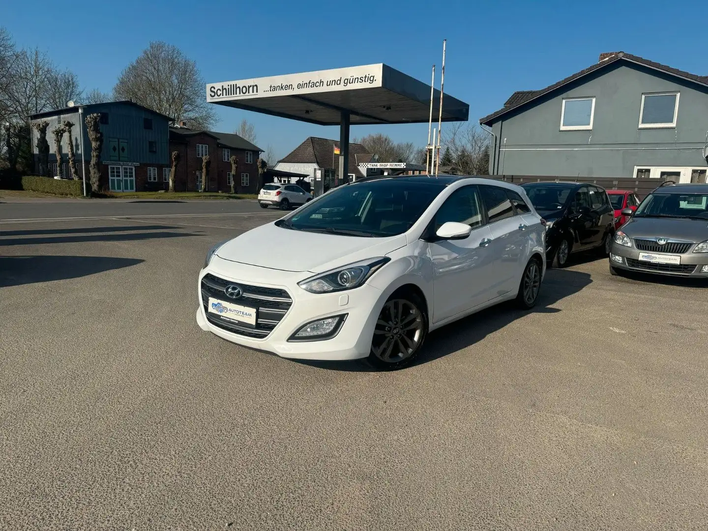 Hyundai i30 HU+SERVICE NEU/AUTOMATIK/KLIMA/AHK/NAVI - 1