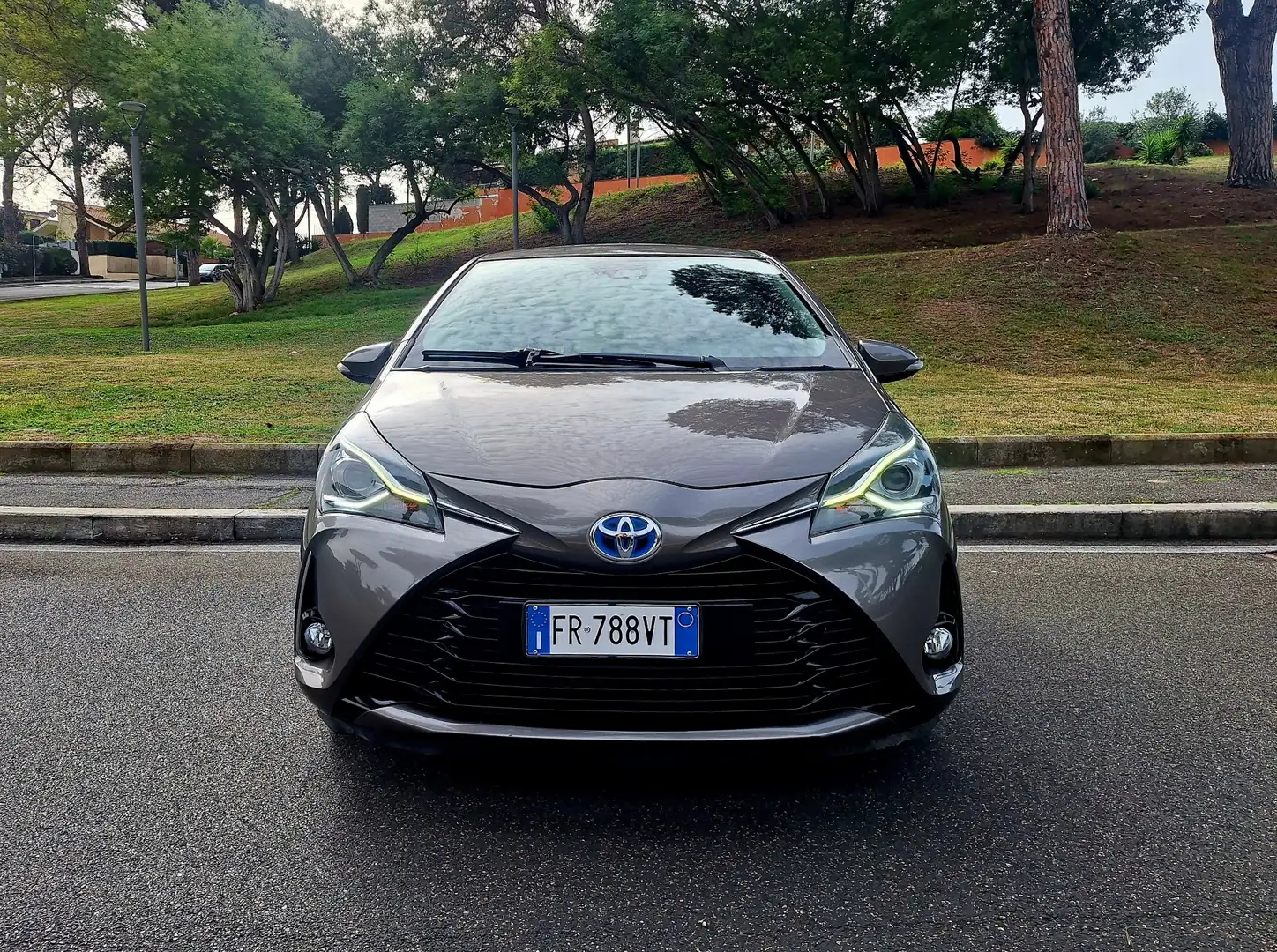 Toyota Yaris Yaris 1.5h PREZZO REALE NO OBBLIGO FINANZIAMENTO Gris - 2