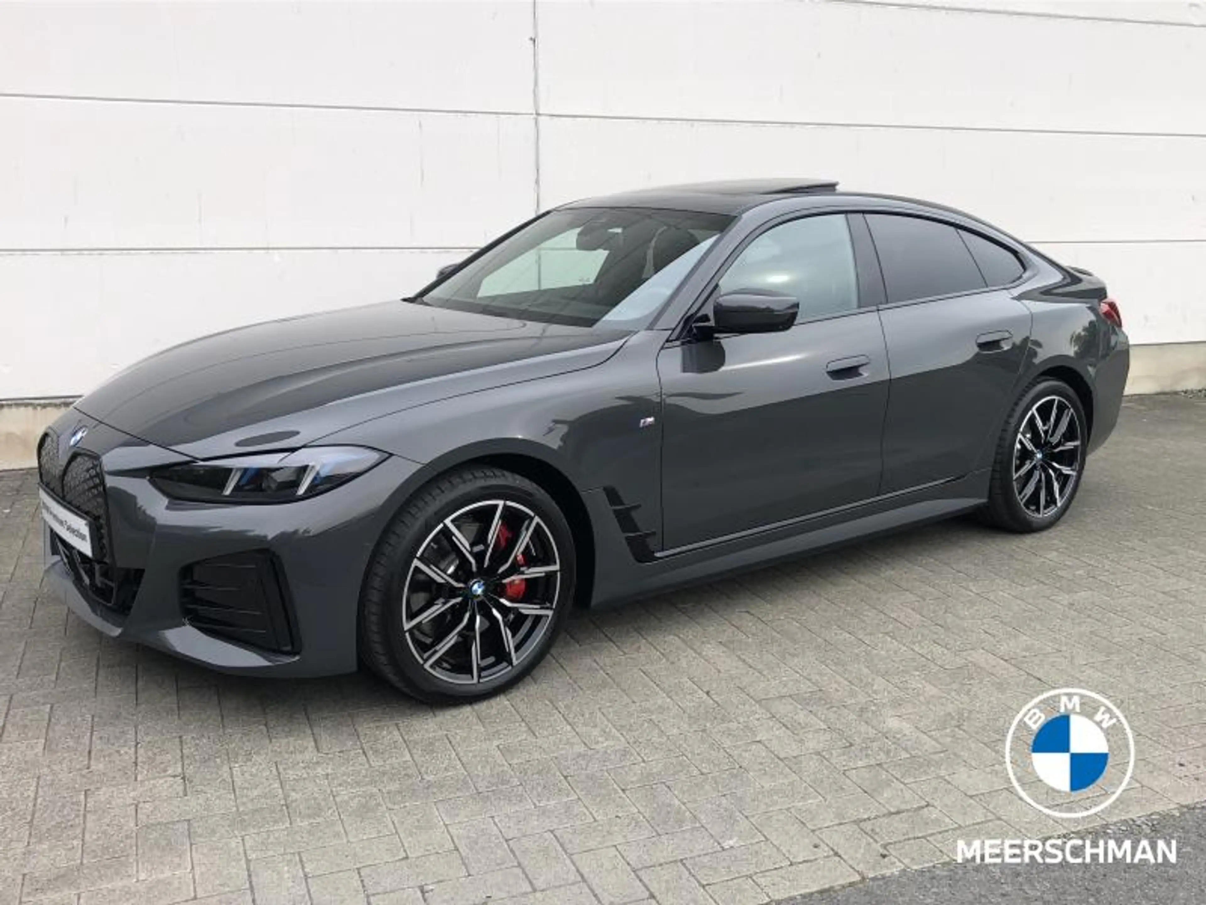 BMW i4 Msportpro pano al comf 360c applecp heatedseats — photo 3