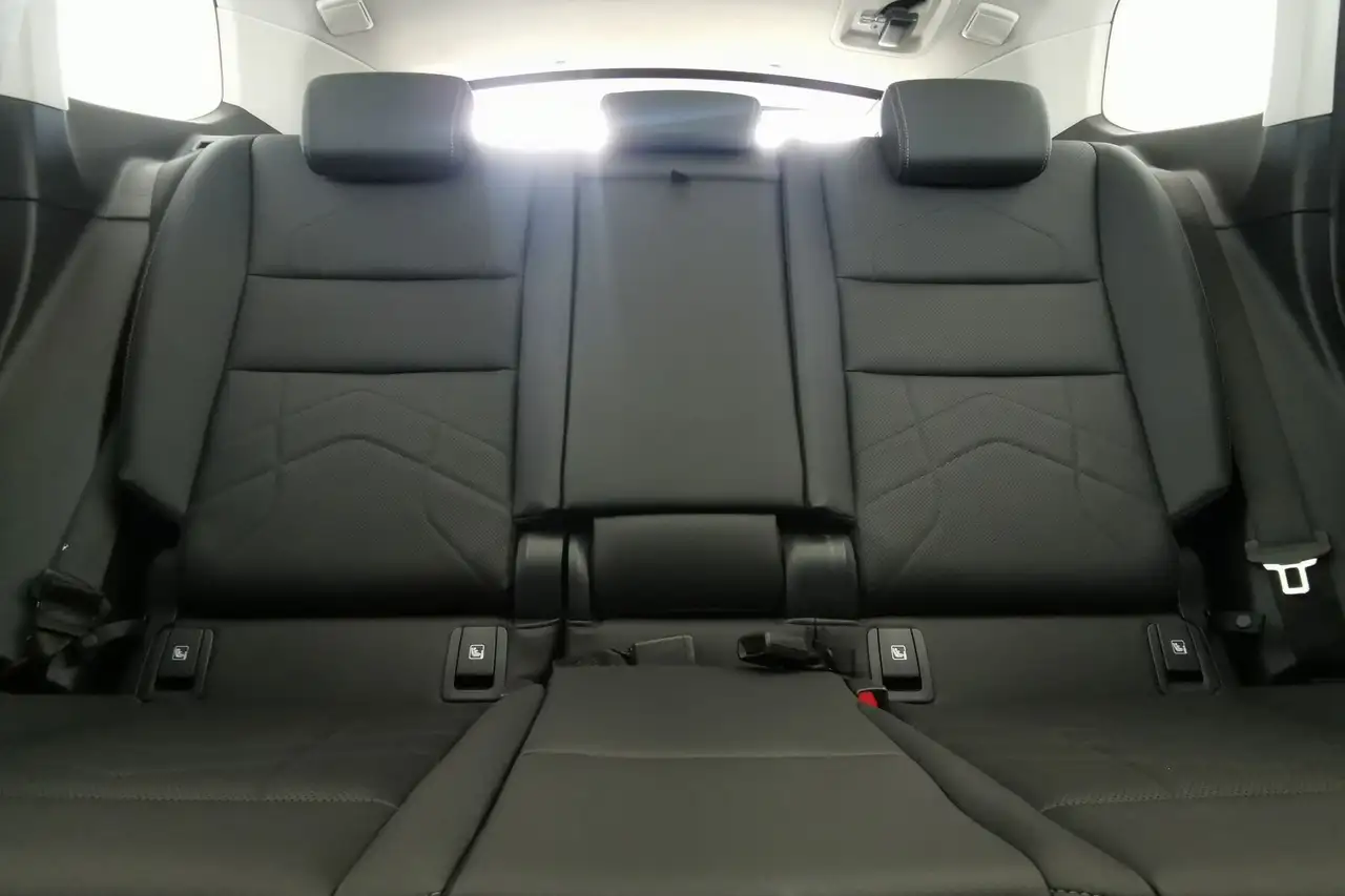 BMW X1 sDrive18i xLine|Sportsitze|PANO|ad.LED|AHK 14