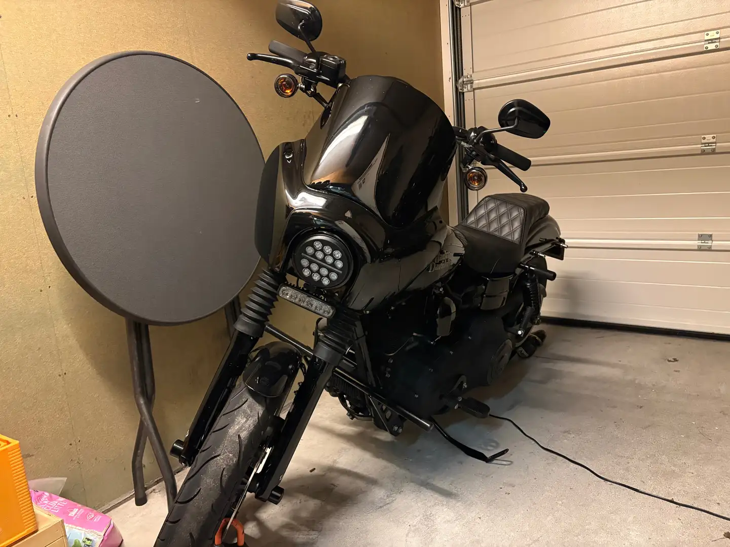 Harley-Davidson Dyna Street Bob Negru - 1