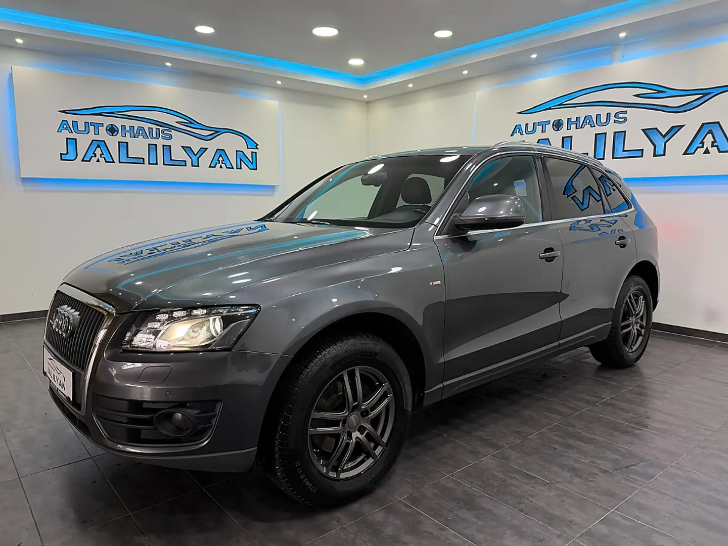 Audi Q5 2,0 TDI quattro, S-LINE, AHK, LED+XENON, ERSTBE... Grau - 2
