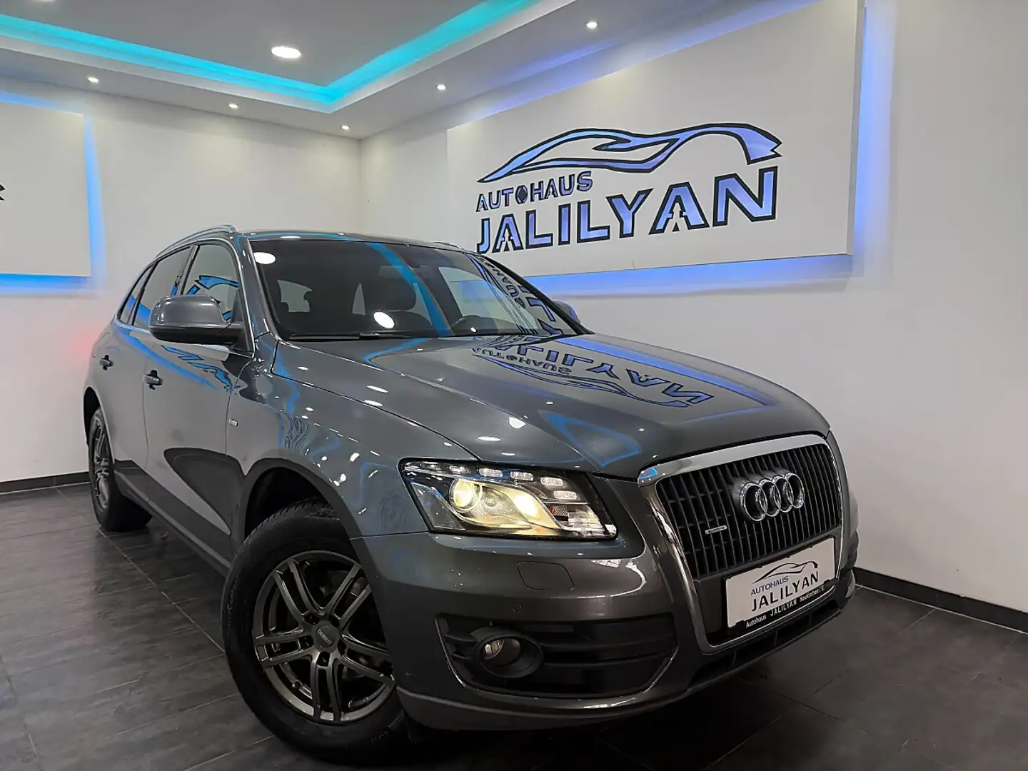 Audi Q5 2,0 TDI quattro, S-LINE, AHK, LED+XENON, ERSTBE... Grau - 1
