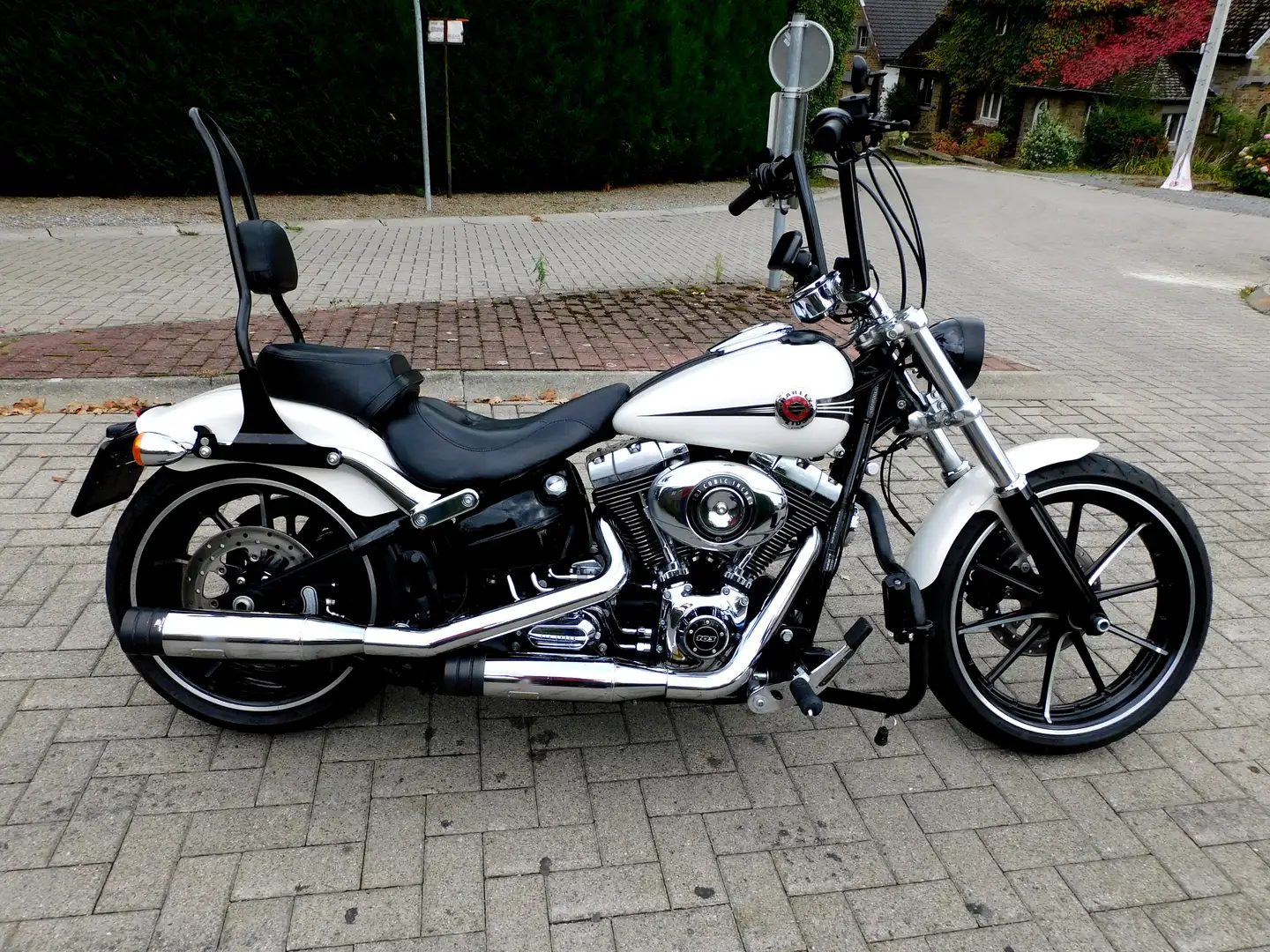 Harley-Davidson Breakout 103 full options , 1 an de garantie Blanc - 1