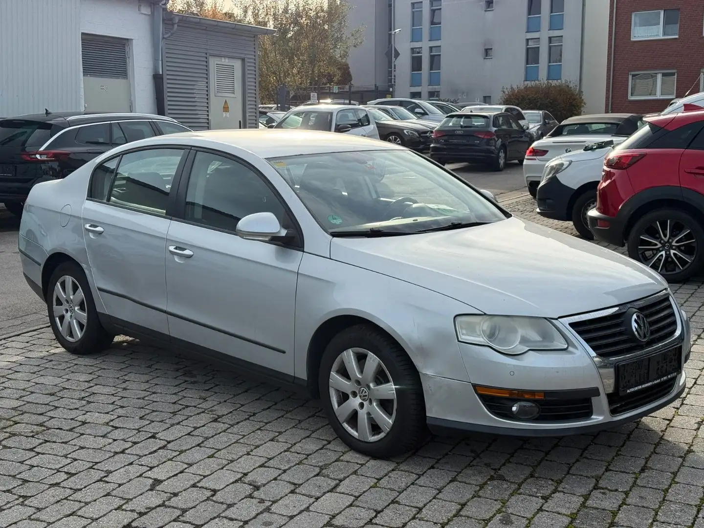 Volkswagen Passat Lim. Trendline*Klimaauto.*Tempomat*2.Hand Argent - 1