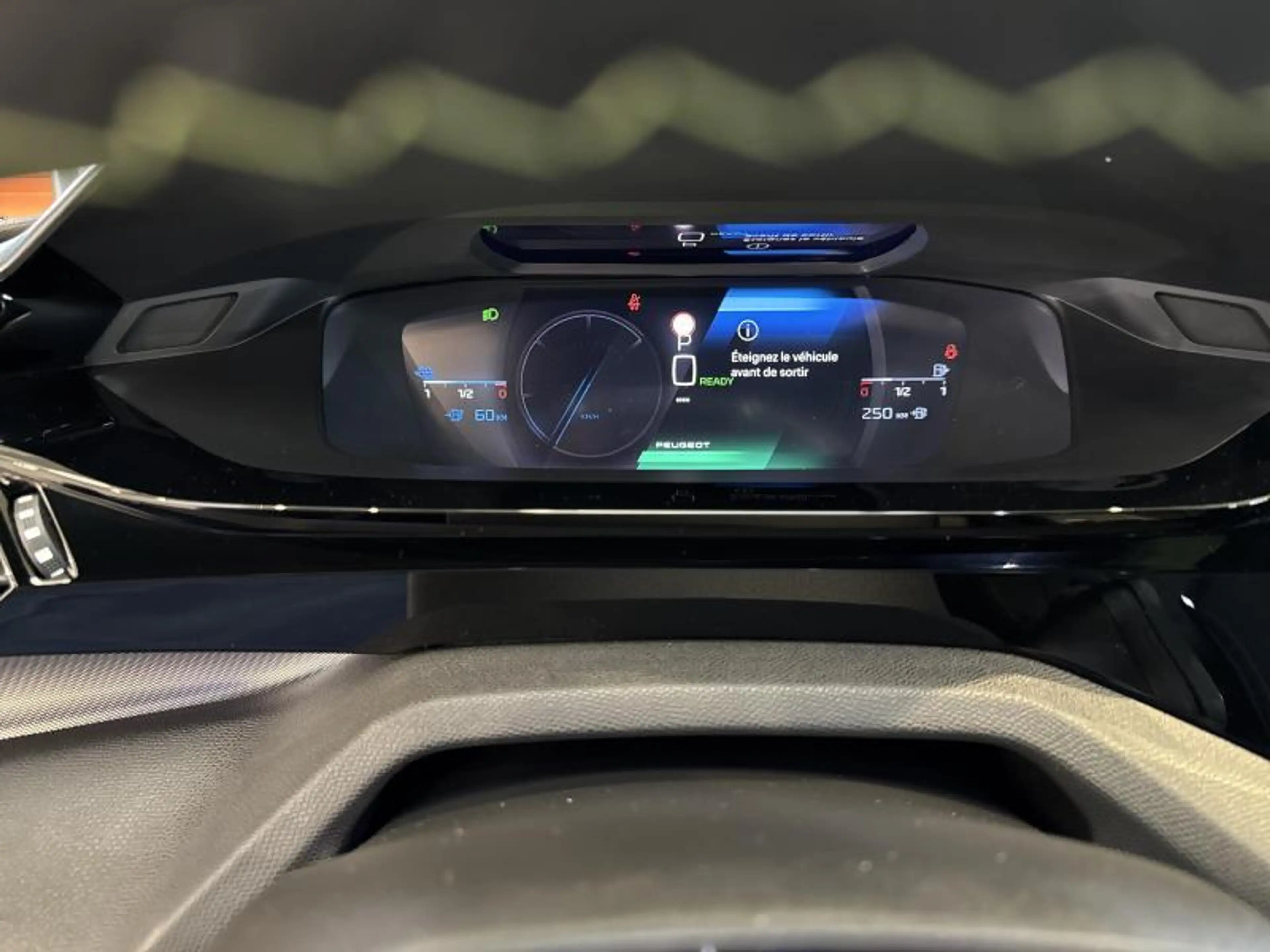 Peugeot 408 GT Plug-In Hybrid 225 EAT8 — photo 15