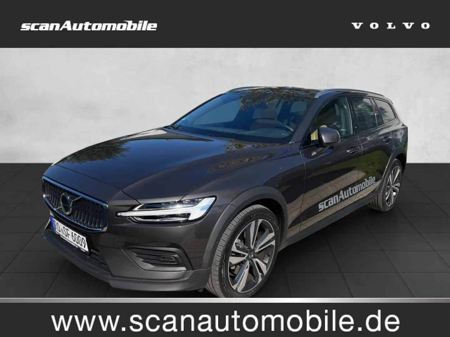 Volvo V60 Cross Country V60 CC Plus AWD Bluetooth Navi LED Vollleder Klima Grijs - 1