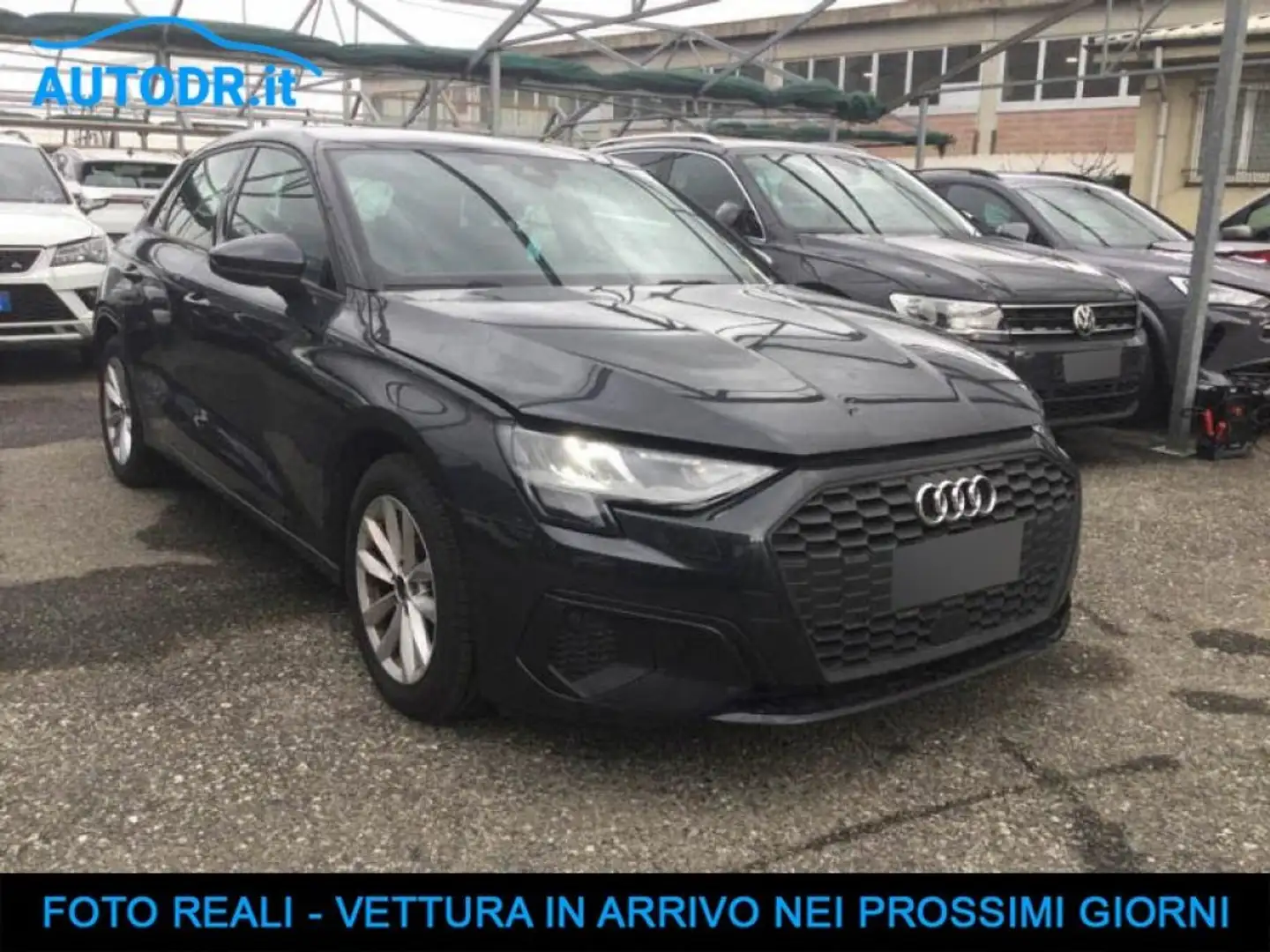 Audi A3 SPB 30 g-tron S-tronic Business NAVI, VIRTUAL, LED Gris - 2