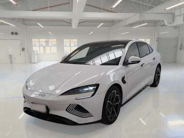 82,50 KWH EXCELLENCE AWD 4 PORTE BERLINA