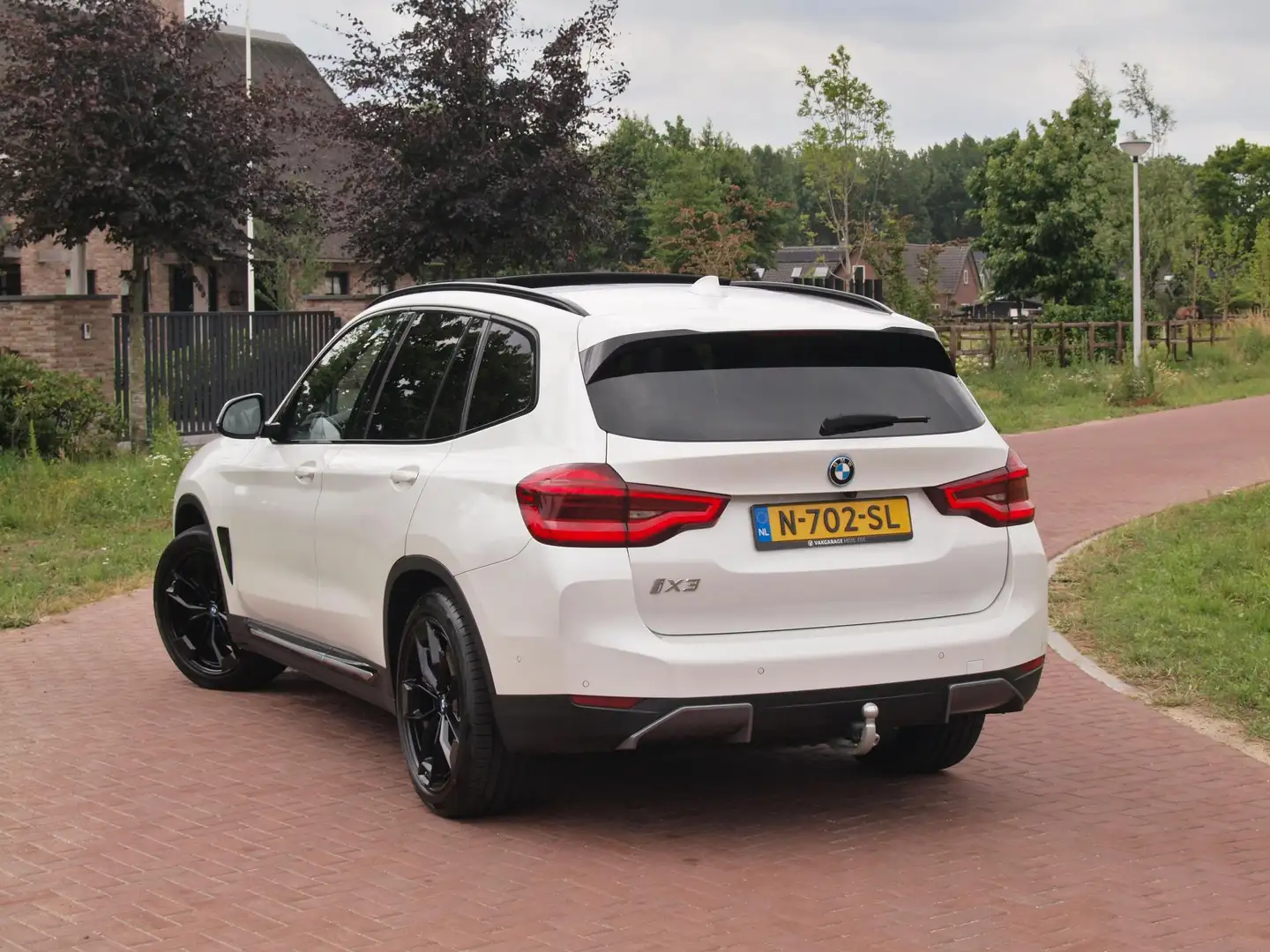 BMW iX3 High Executive 80 kWh | Panoramadak | Trekhaak | N Wit - 2