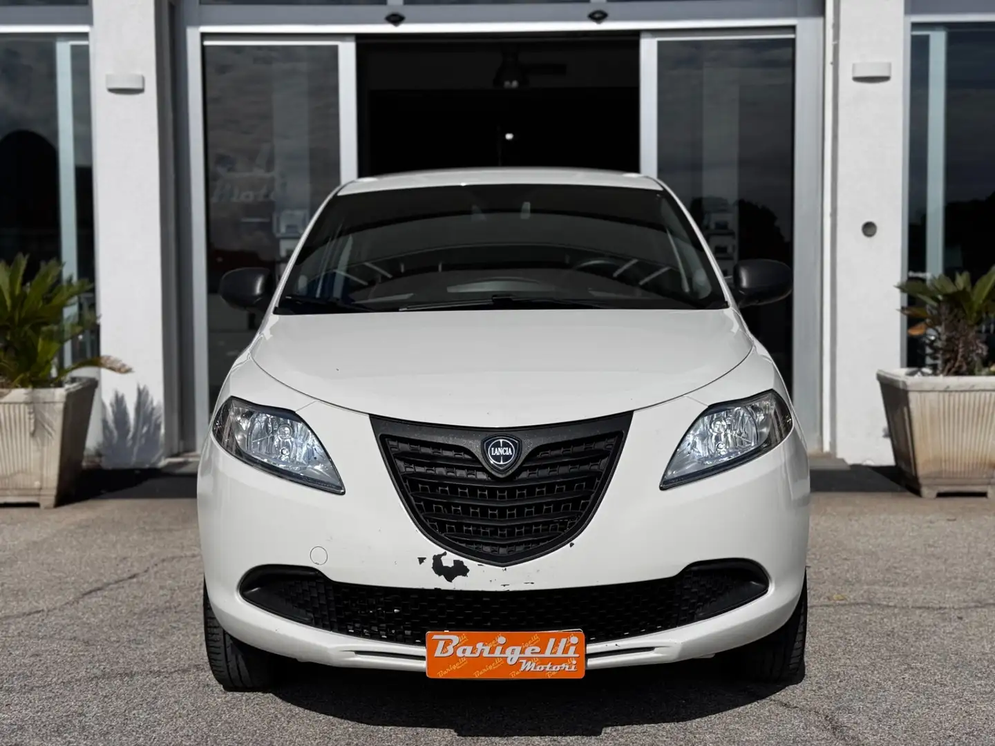 Lancia Ypsilon Ypsilon 0.9 TwinAir 85 CV 5 porte Metano Ecochic E Blanc - 1
