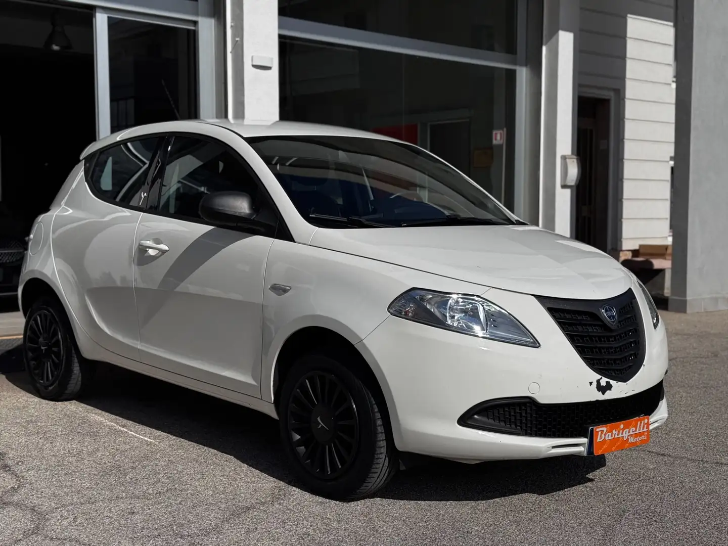Lancia Ypsilon Ypsilon 0.9 TwinAir 85 CV 5 porte Metano Ecochic E Blanc - 2