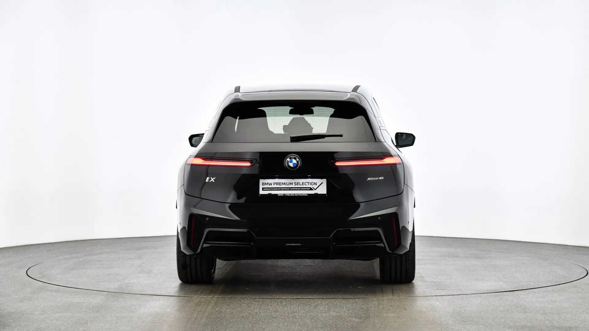 BMW iX xDrive45 Schwarz - 2