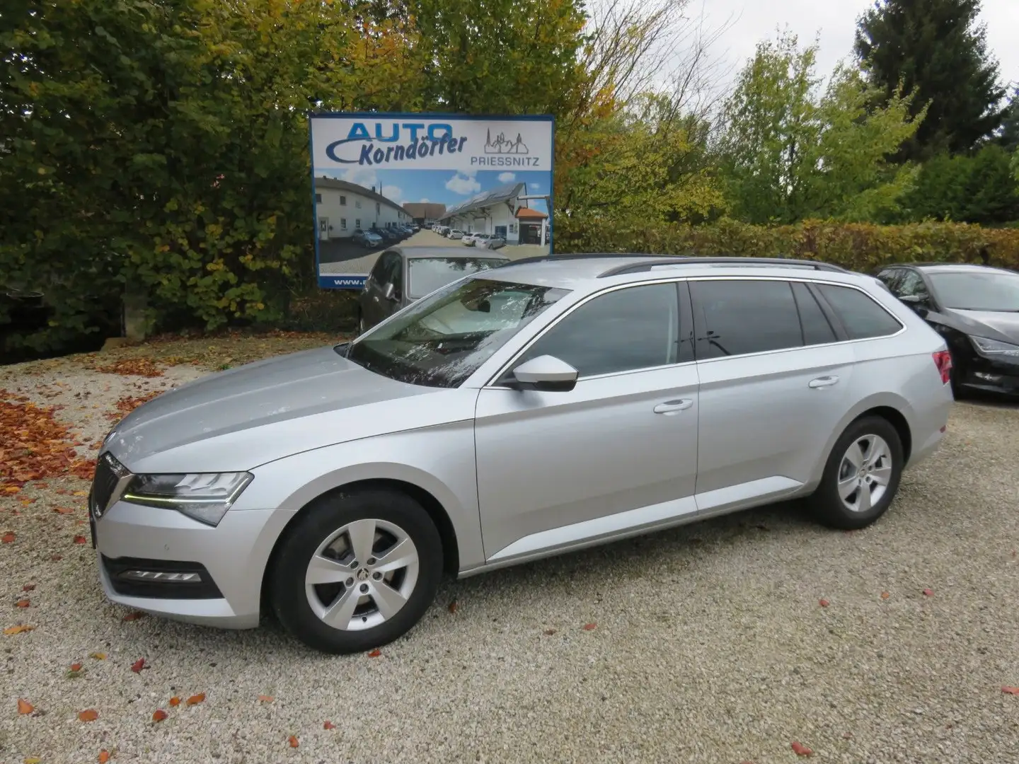 Skoda Superb Combi Ambition 2.0TDI DSG Standh.Navi LED Silber - 2