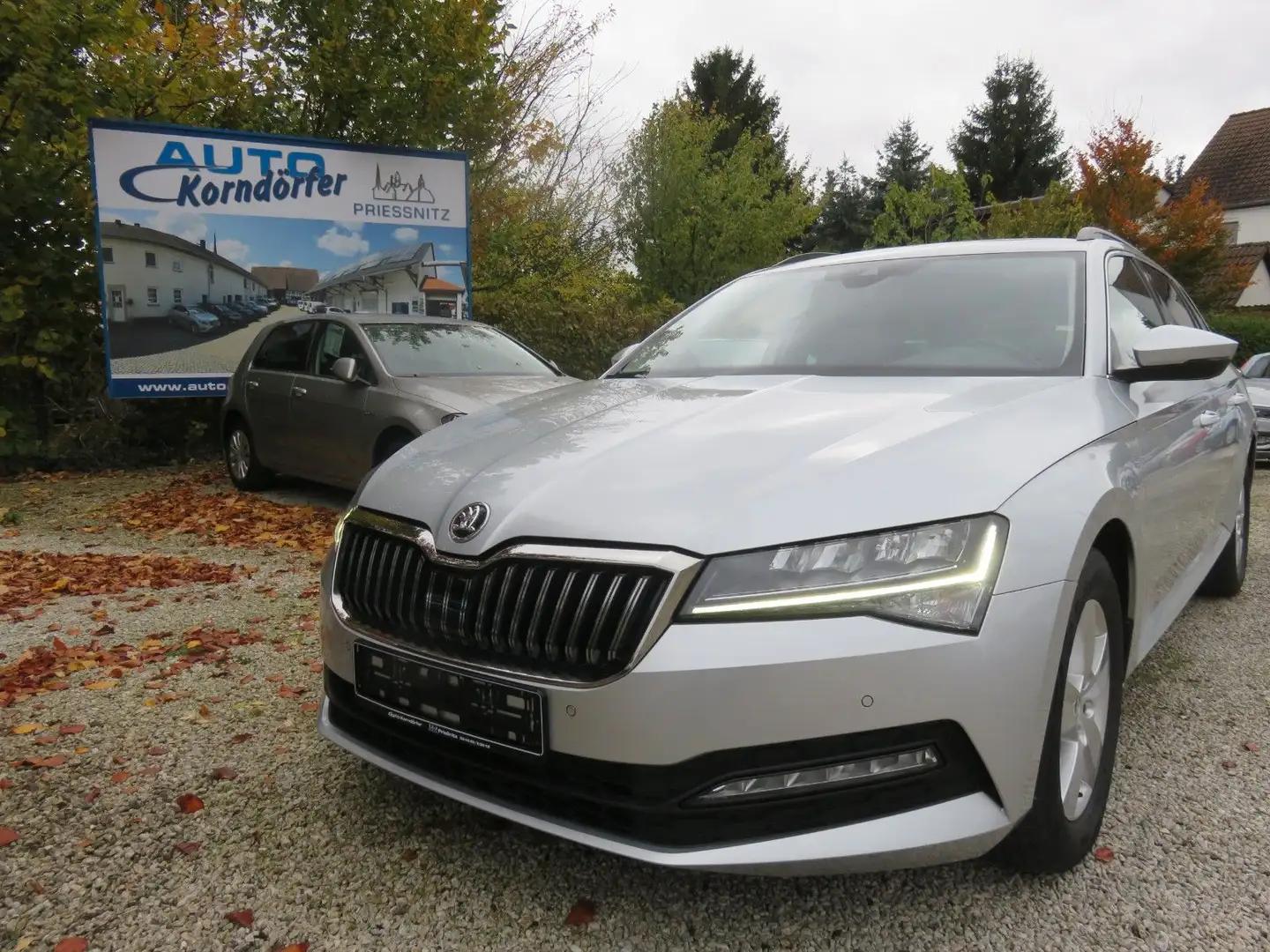 Skoda Superb Combi Ambition 2.0TDI DSG Standh.Navi LED Silber - 1
