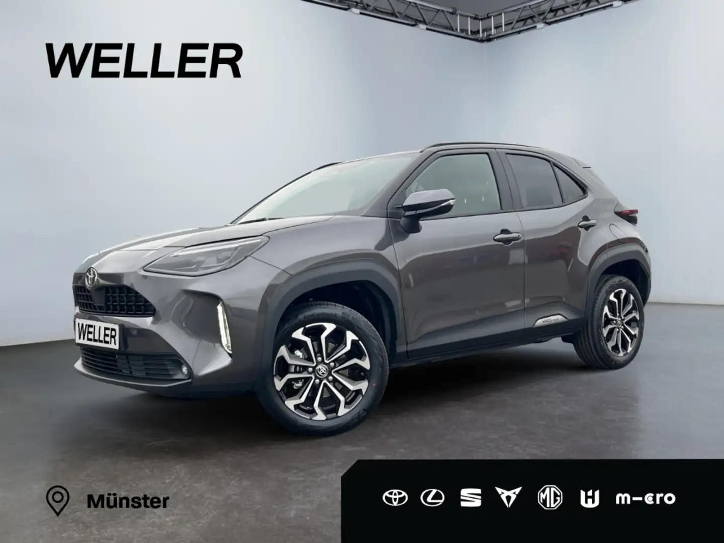 Toyota Yaris Cross Hybrid 130 1.5 Teamplayer *ACC*RCAM* Šedá - 1