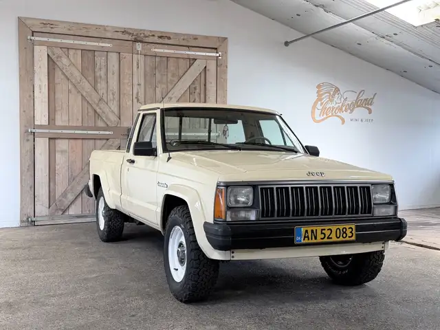 Jeep Cherokee XJ - Comanche - Back on stock