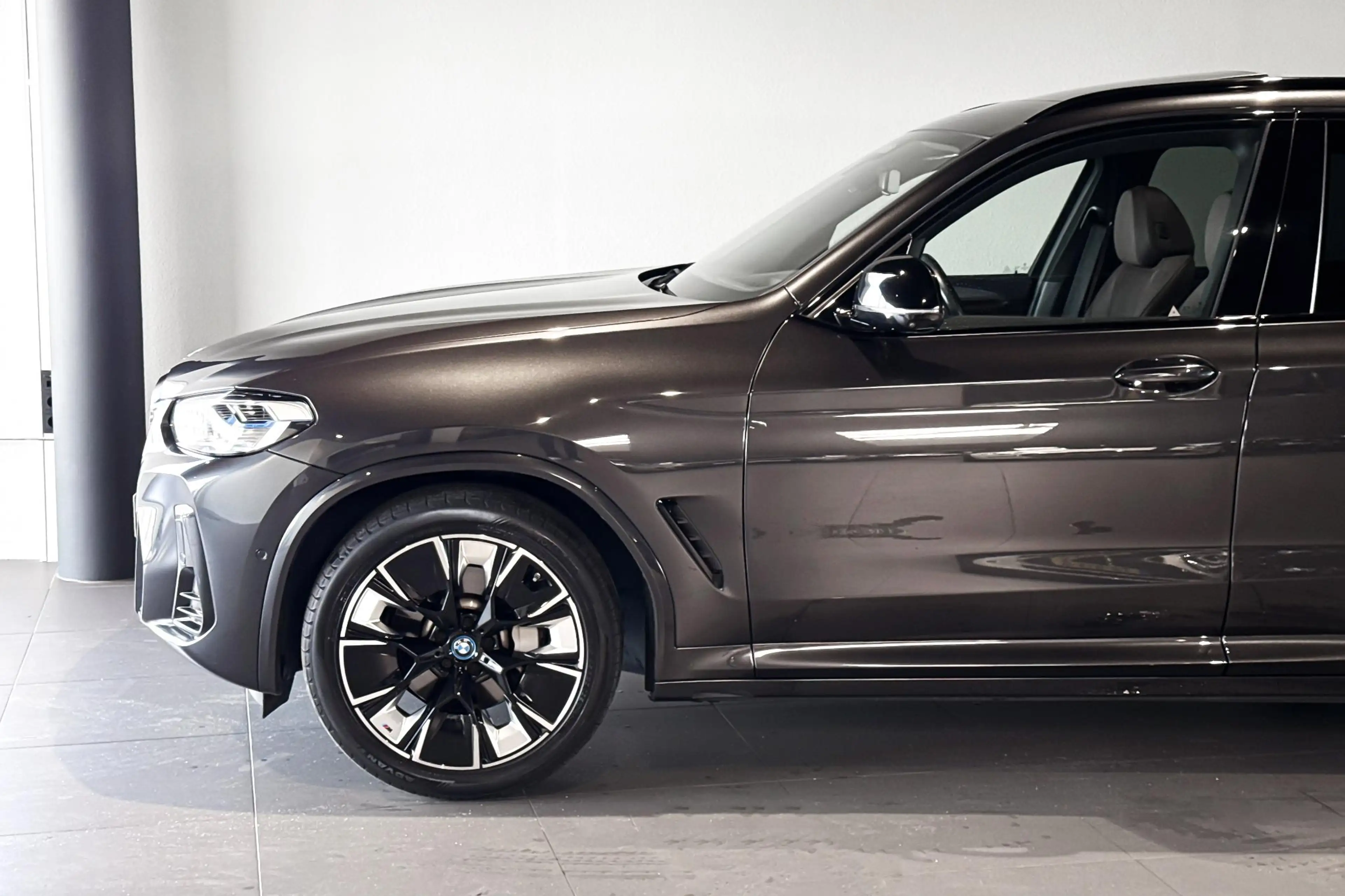 BMW iX3 High Executive | Glazen Panoramadak | Harman Kardo — photo 4