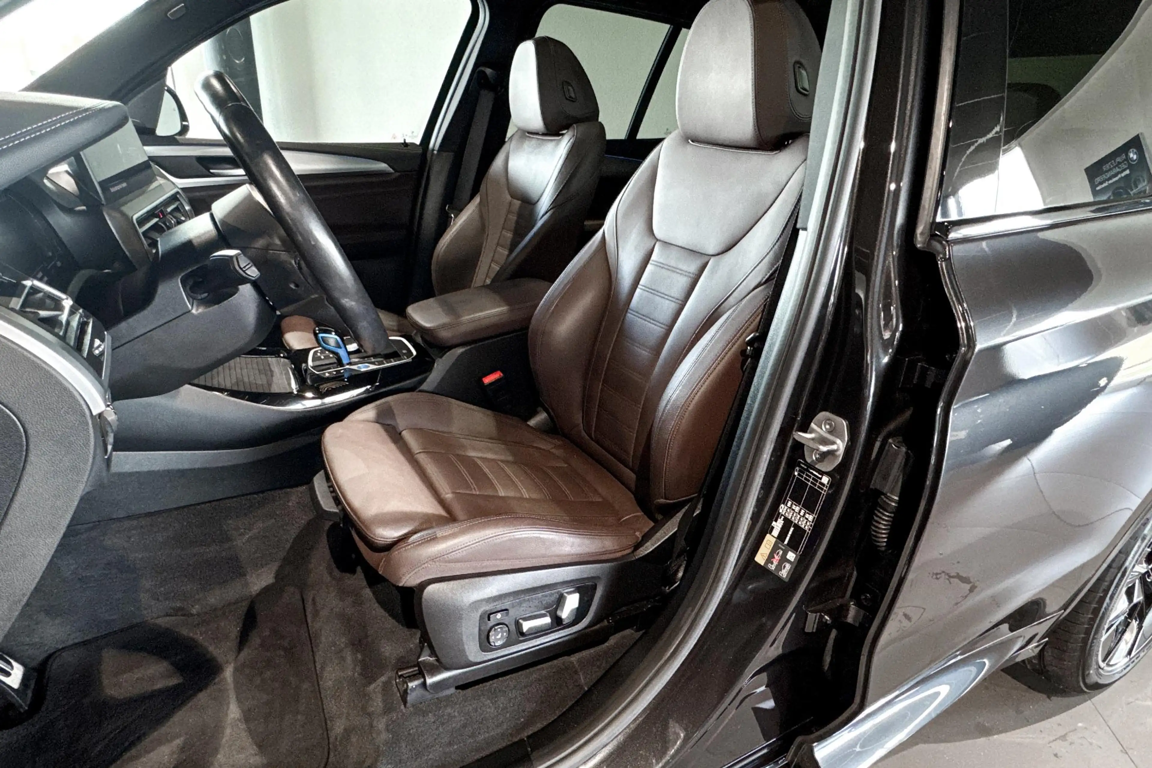 BMW iX3 High Executive | Glazen Panoramadak | Harman Kardo — photo 10