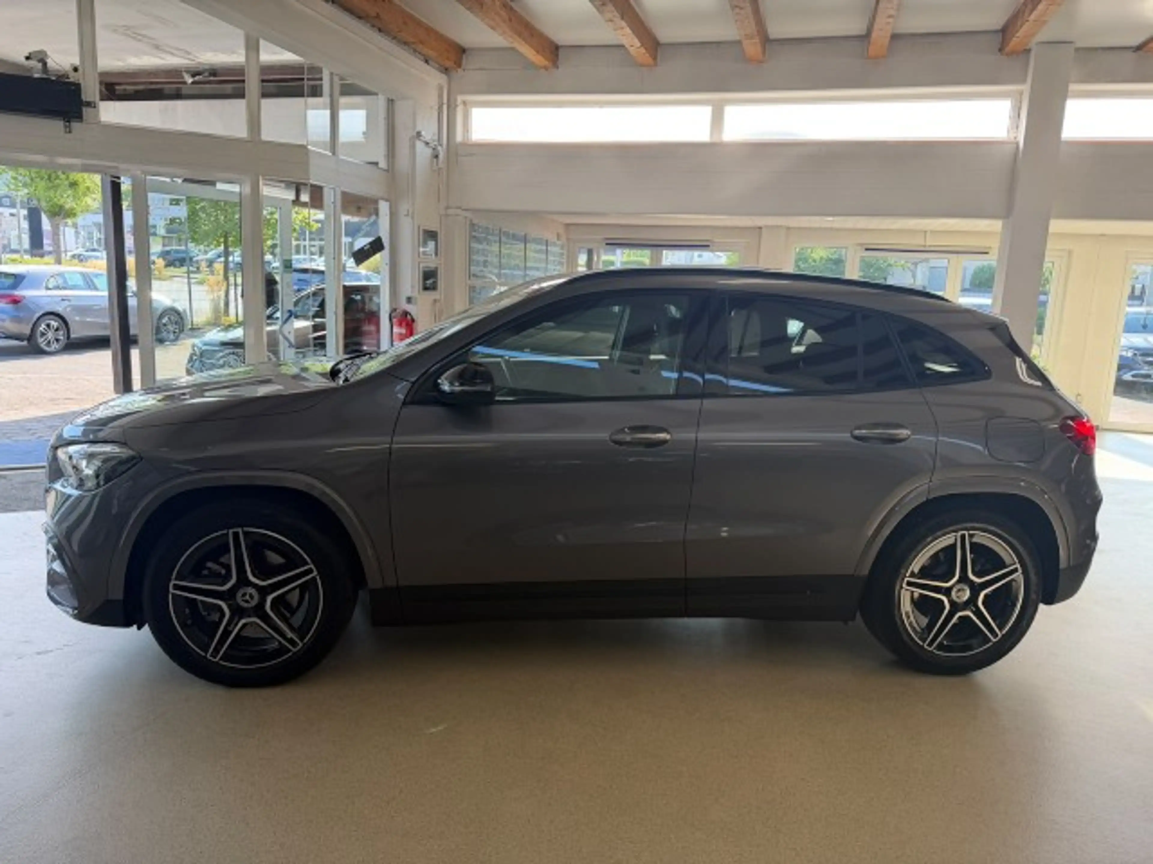 Mercedes-Benz GLA 220 d 4Matic+AMG+Memory+MULTIBEAM+Night+Distronic+Pano — photo 4