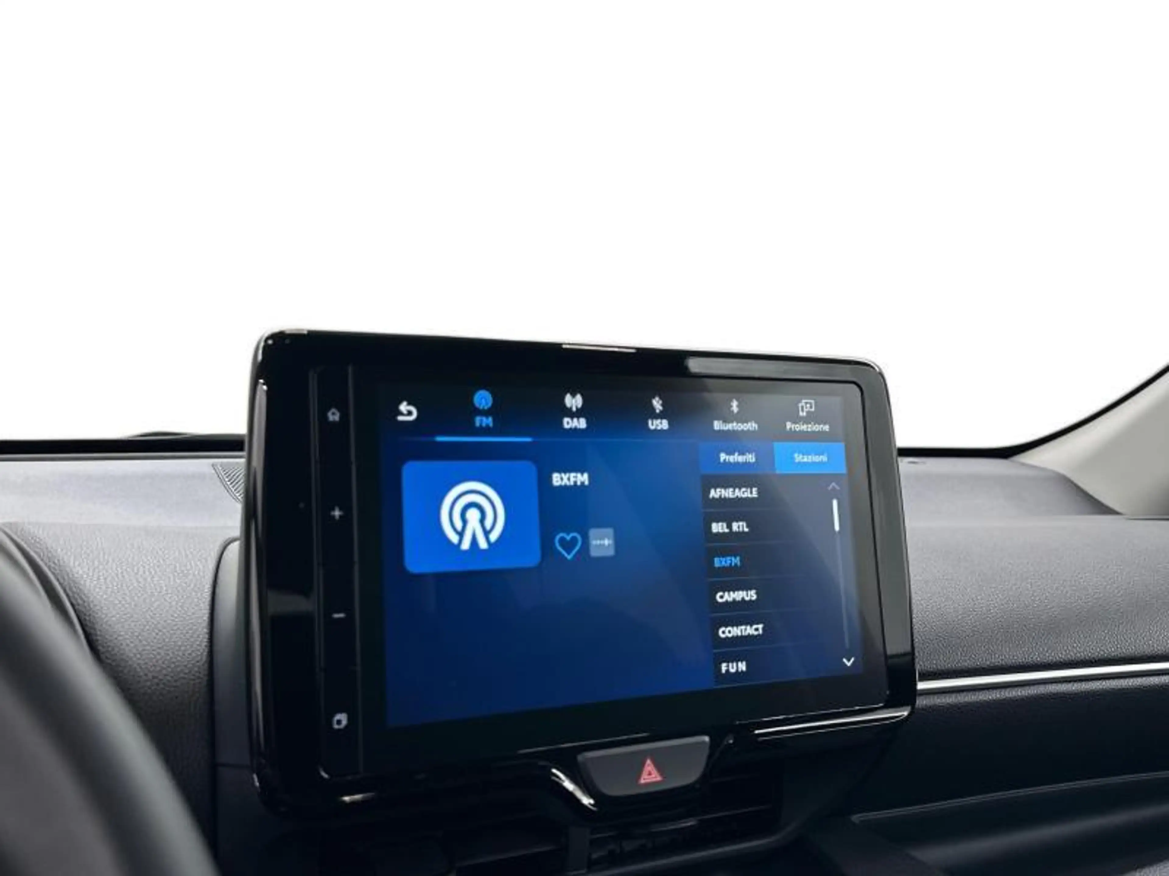 Toyota Yaris Iconic | LED | carplay — photo 13