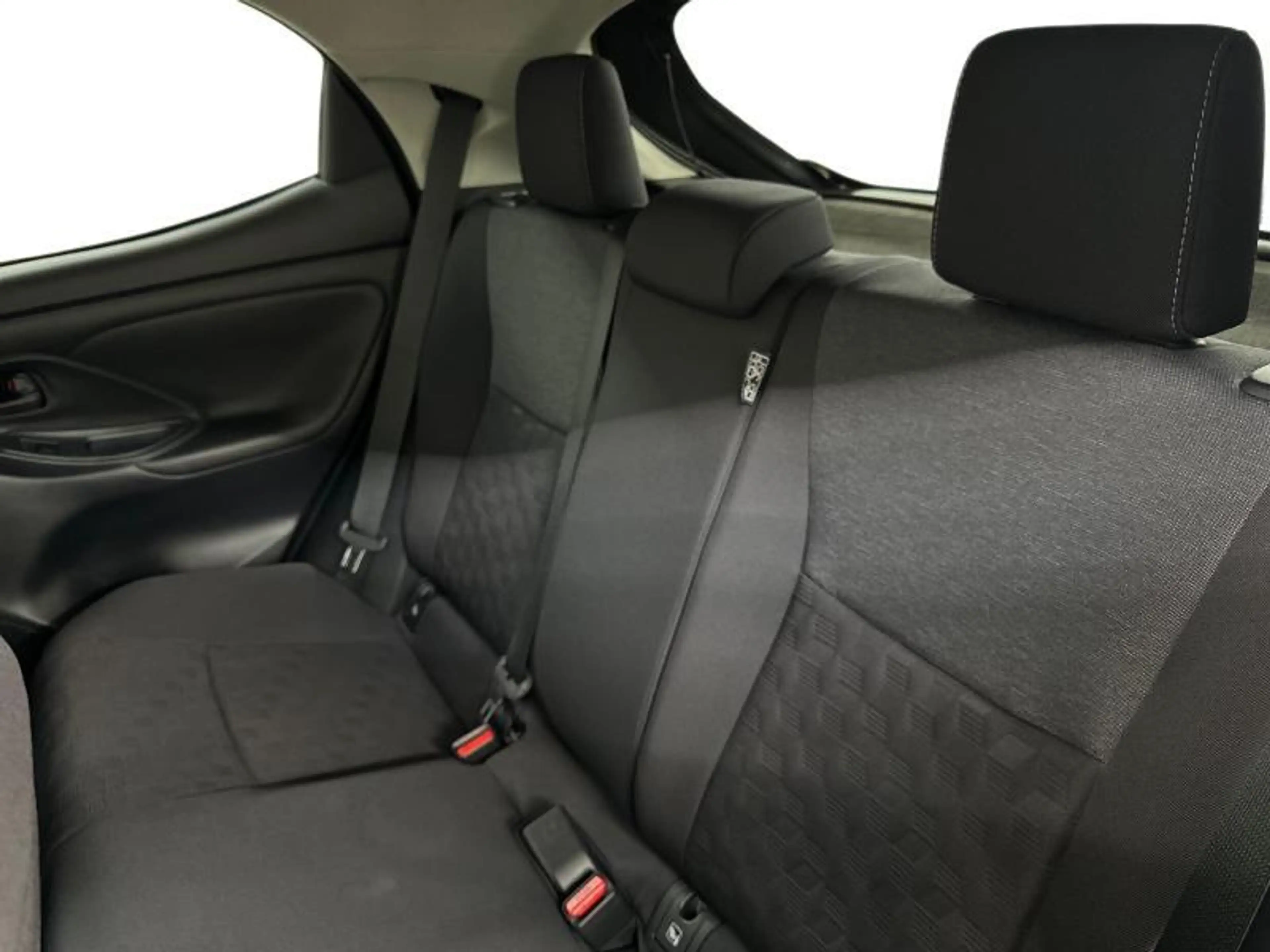 Toyota Yaris Iconic | LED | carplay — photo 12