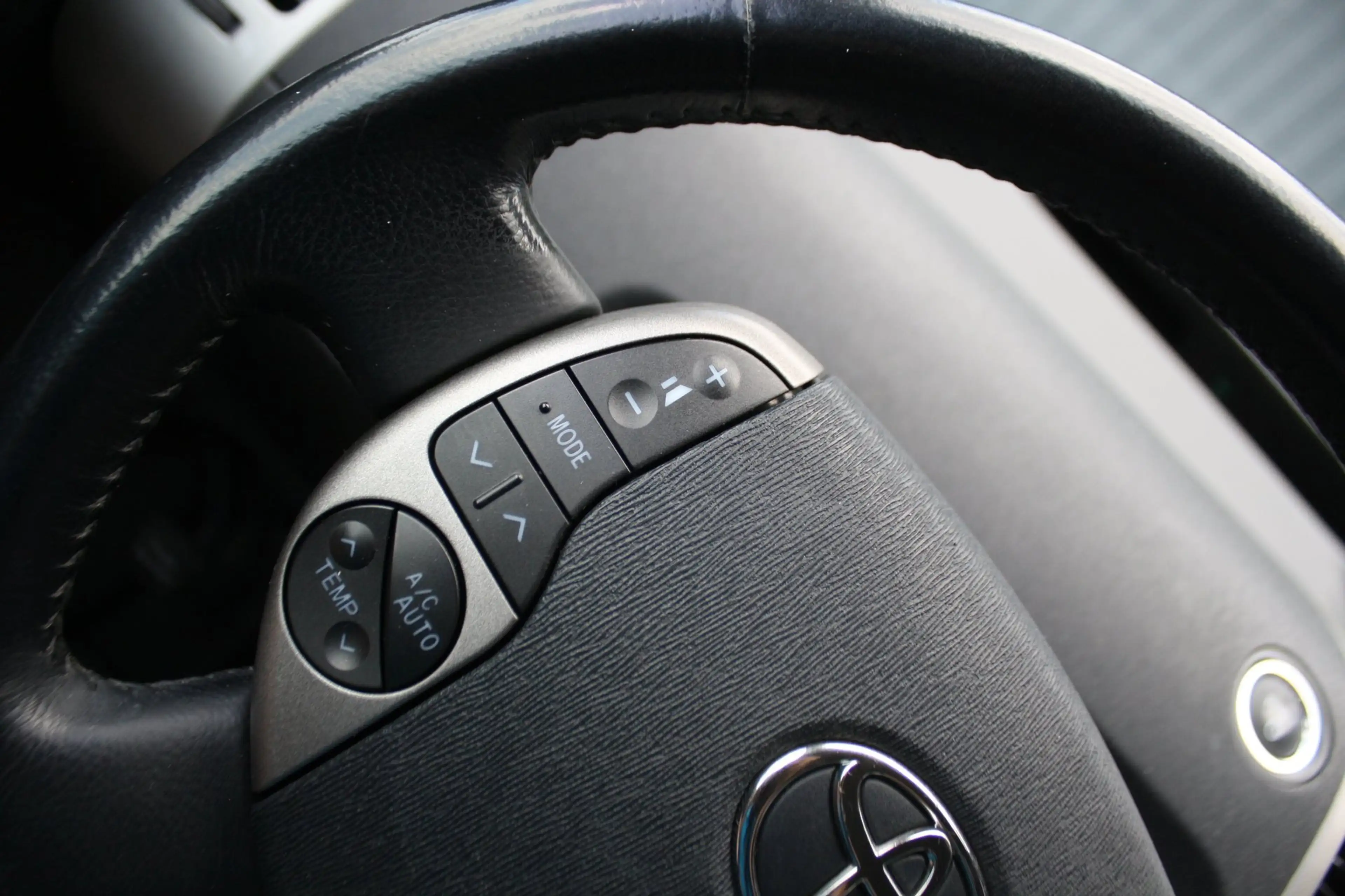 Toyota Prius 1.5 VVT-i Business Edition - AIRCO - TREKHAAK - 2 — photo 15