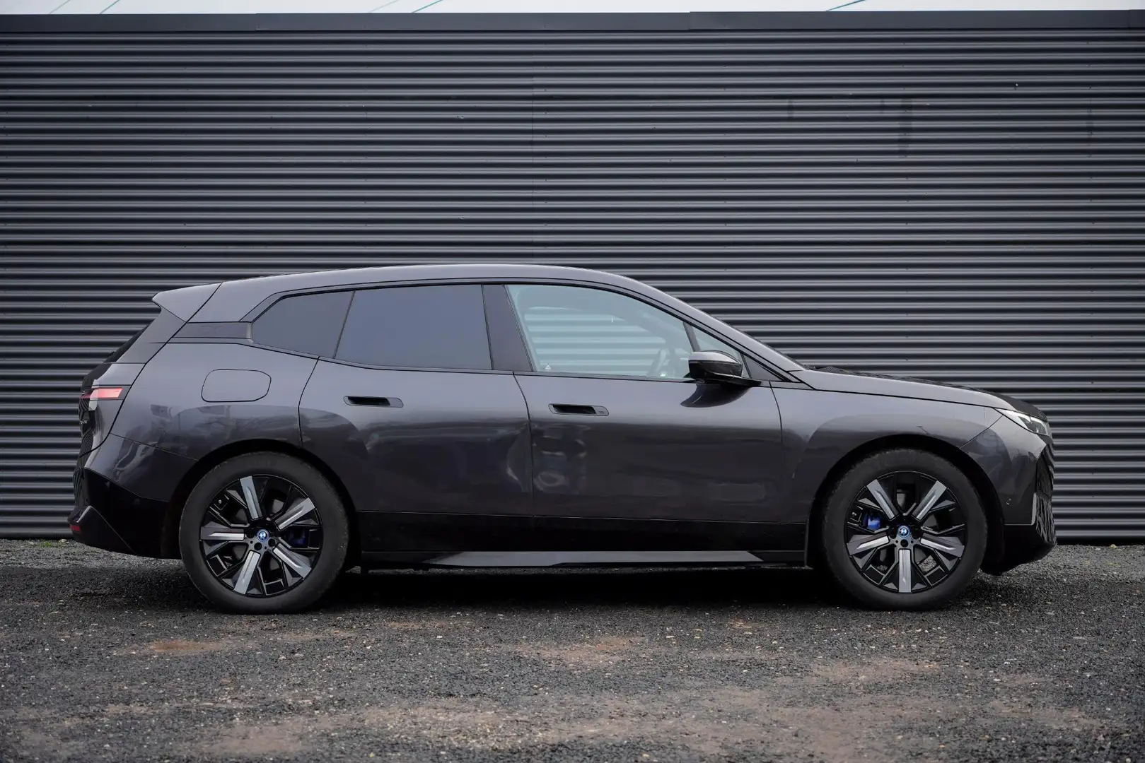 BMW iX xDrive40 Excellence 77 kWh / M-Sportpakket / Pano Grijs - 2