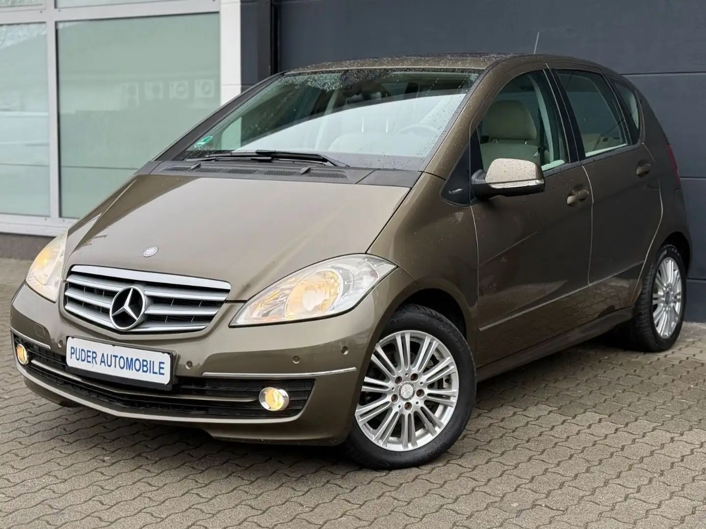 Mercedes-Benz A 180 Elegance Automatik 1.Hand 87TKM PDC Sitzhz Marrone - 1