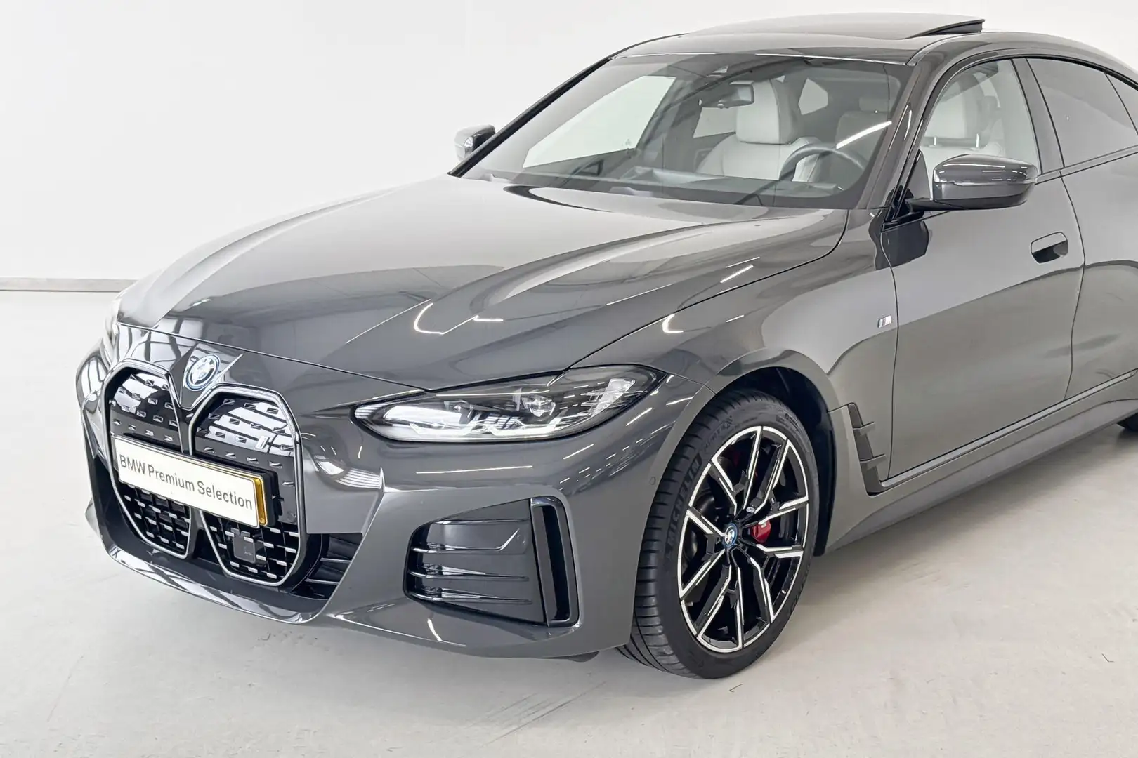 BMW i4 eDrive35 High Executive M Sportpakket Pro Grijs - 2
