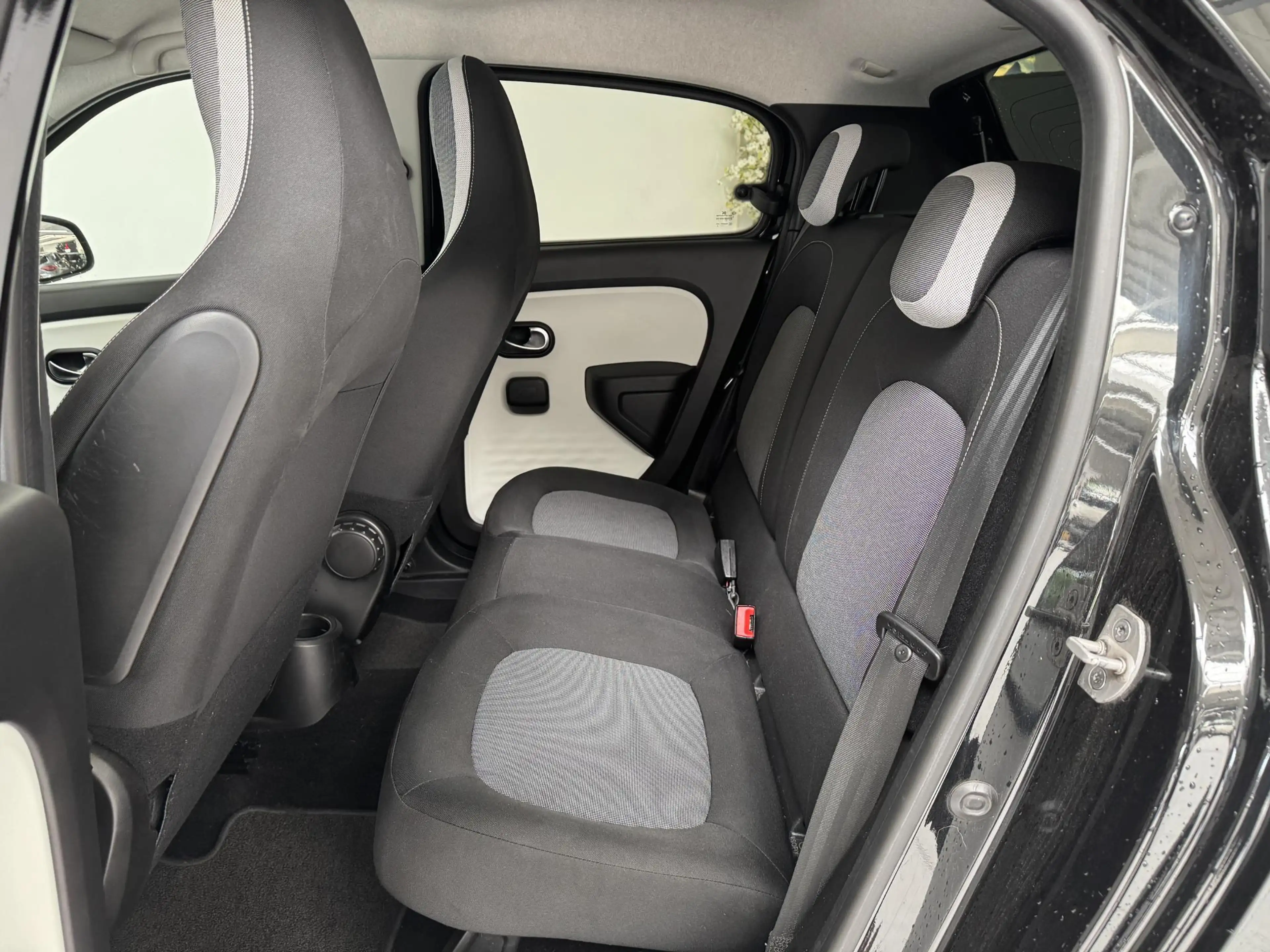 Renault Twingo 1.0 SCe Limited | Parkeersensoren | All-Season Ban — photo 8