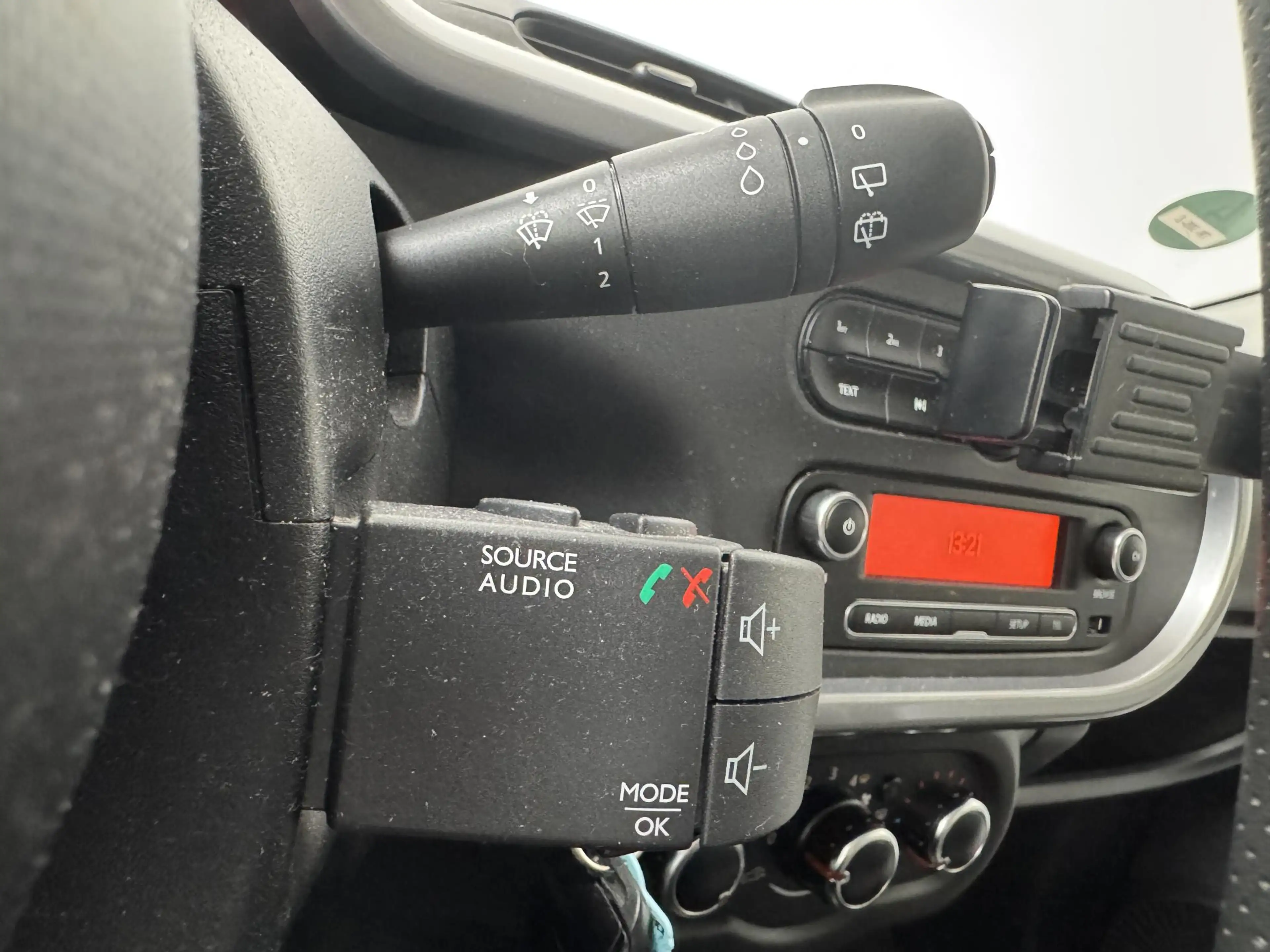 Renault Twingo 1.0 SCe Limited | Parkeersensoren | All-Season Ban — photo 23