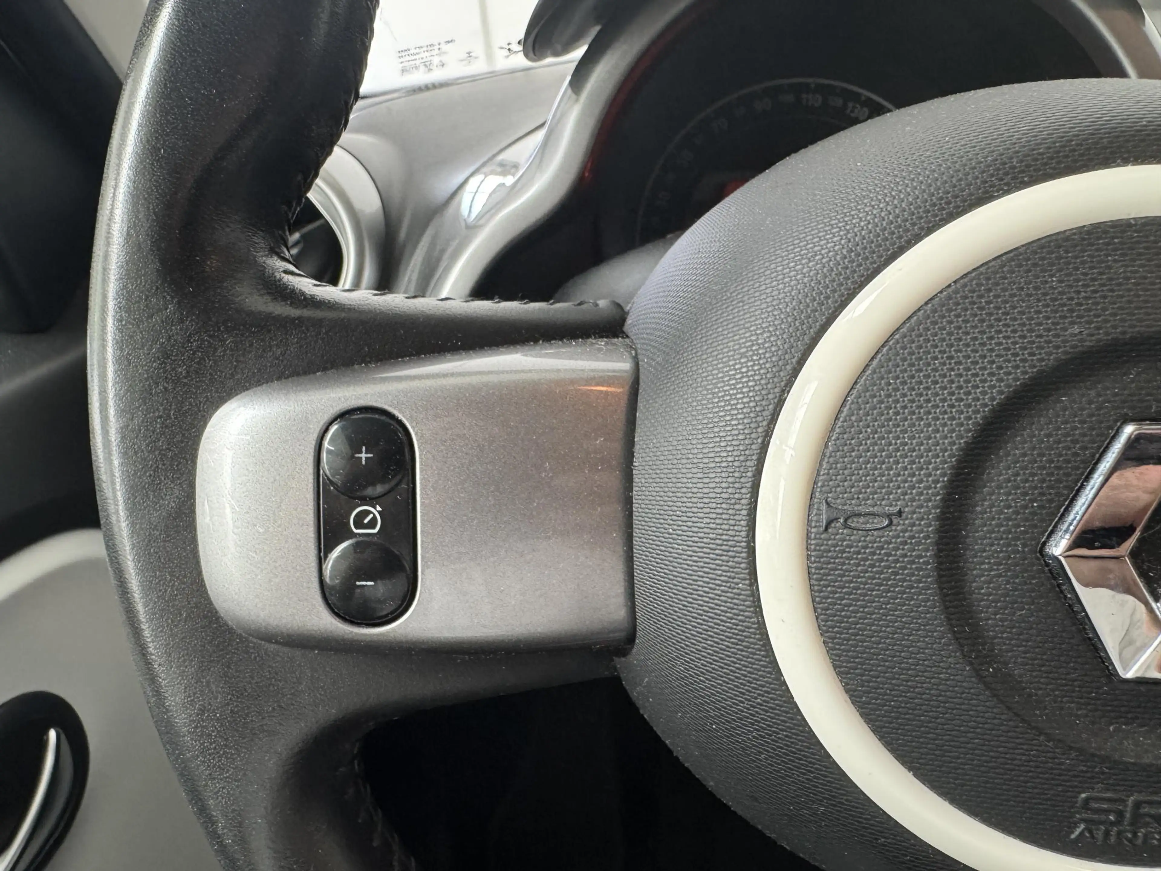Renault Twingo 1.0 SCe Limited | Parkeersensoren | All-Season Ban — photo 17