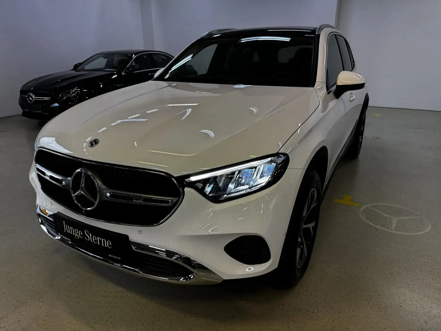 Mercedes-Benz GLC 300 GLC 300 e 4M Ava Adv Plus Pano 360 Cam Spur Totw Weiß - 2