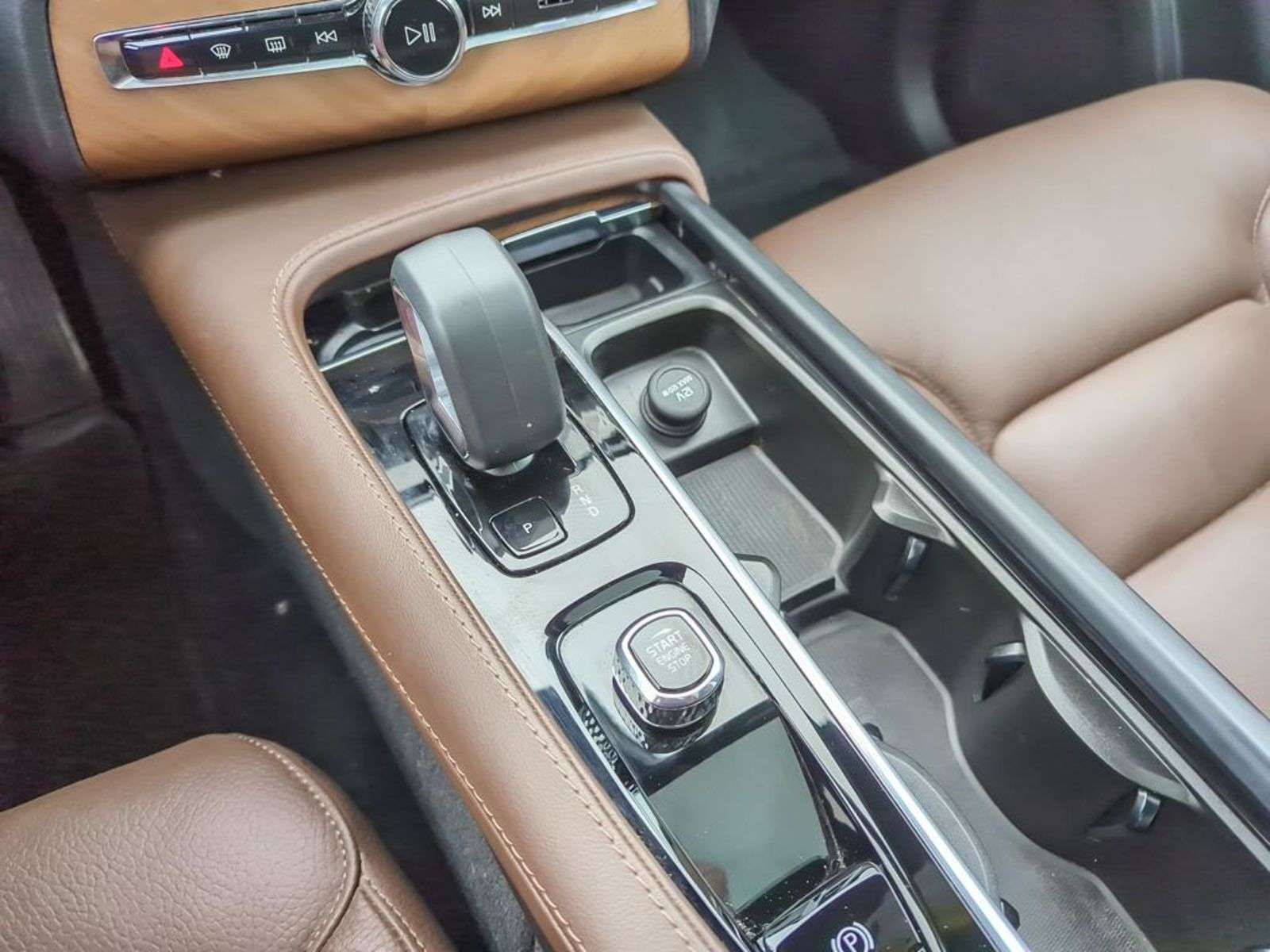 2024 Volvo XC90 T8 RECHARGE PLUS PLUG-IN HYBRID; 455 HP!! BROWN LE thumb 18