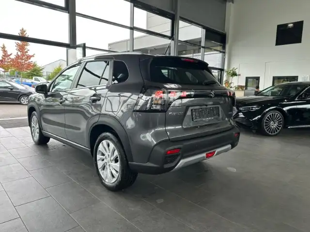 Suzuki SX4 S-Cross view 7