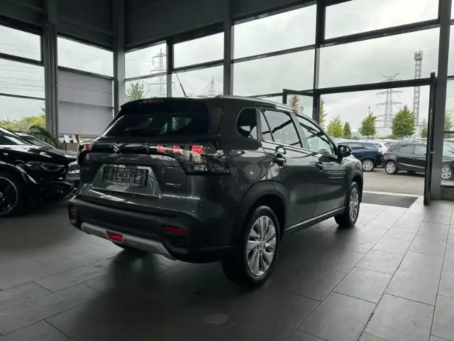 Suzuki SX4 S-Cross view 5