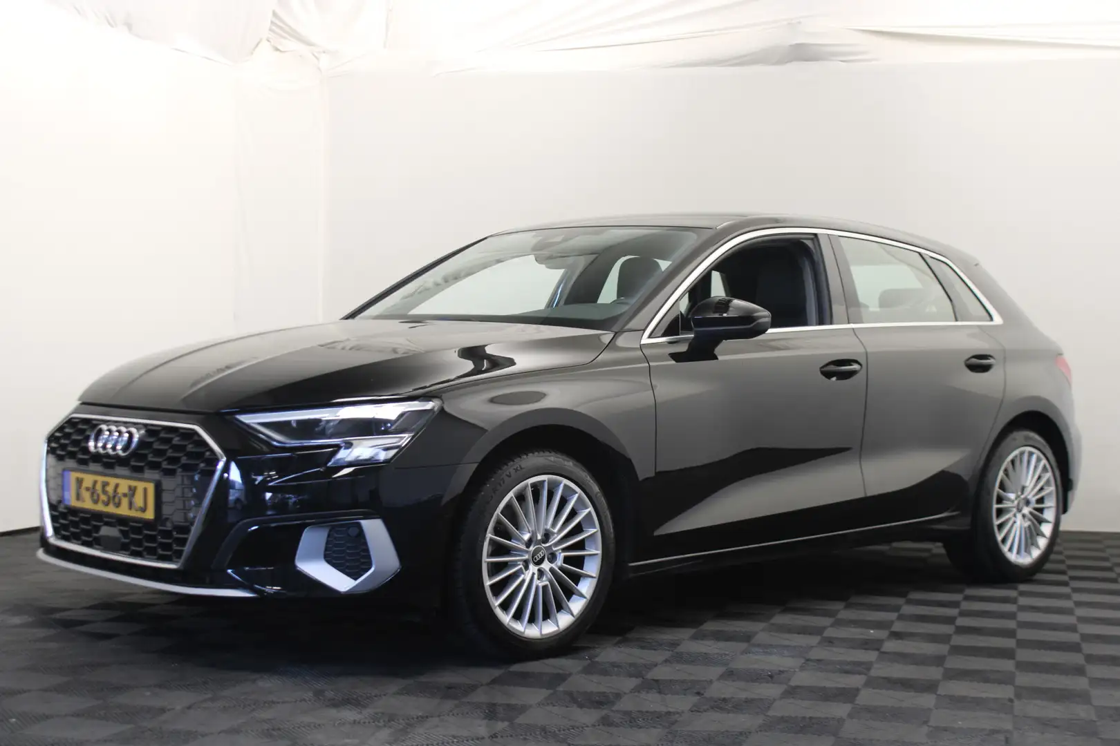 Audi A3 Sportback 30 TFSI Business edition Schwarz - 1
