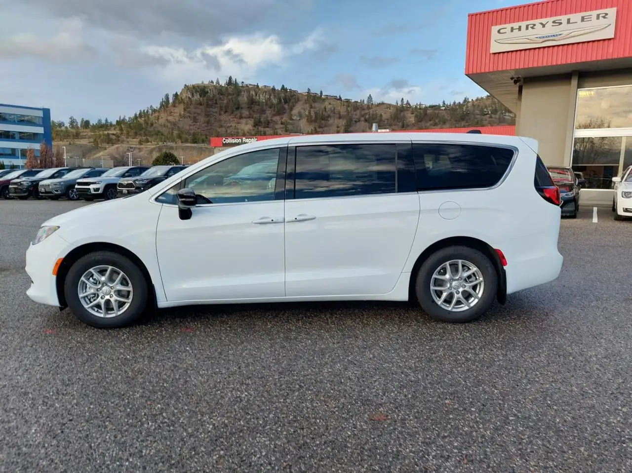 Chrysler Grand Caravan снимка Chrysler Grand Caravan