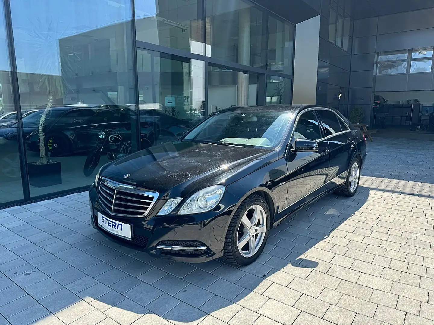 Mercedes-Benz E 200 Avantgarde BlueEfficiency CDI Aut. Zwart - 1