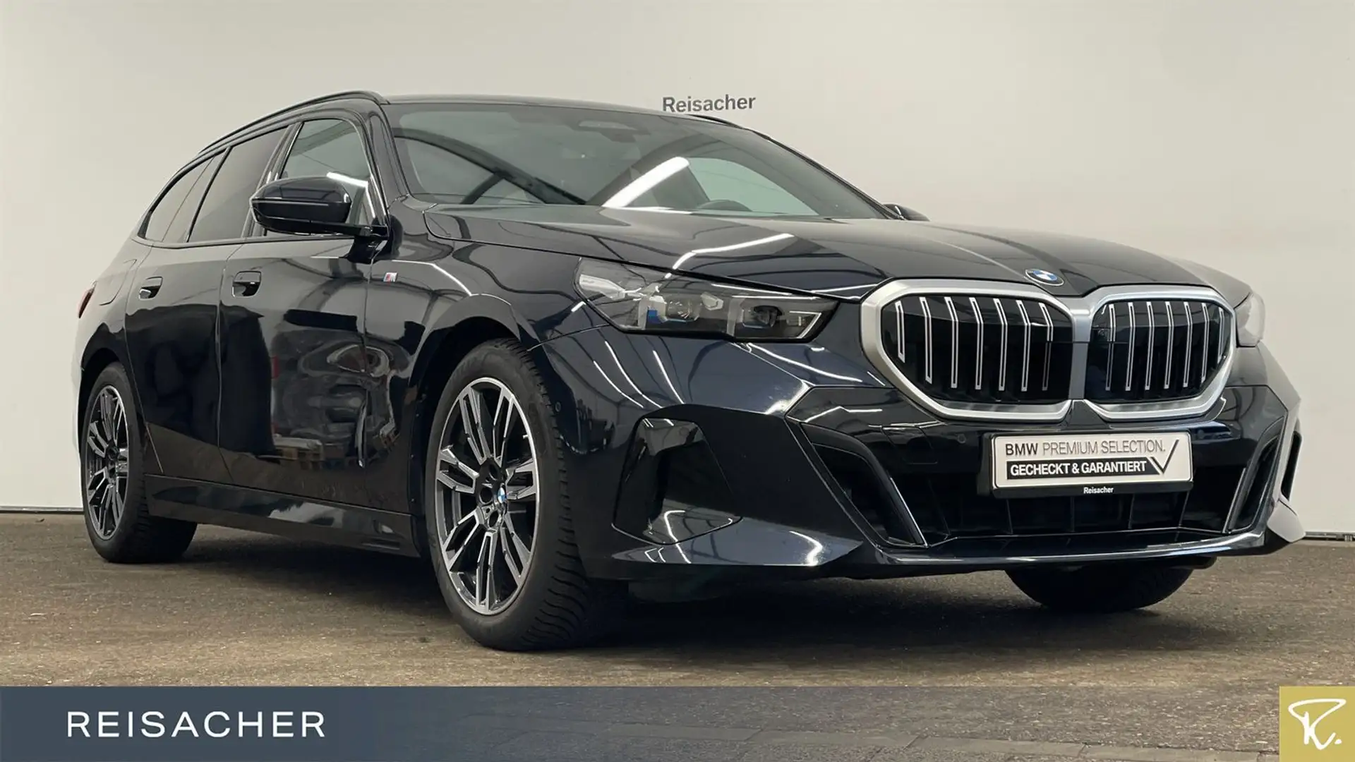 BMW 520 d xDrive Tou M-Sport AHK Pano Stdhzg H/K Schwarz - 1