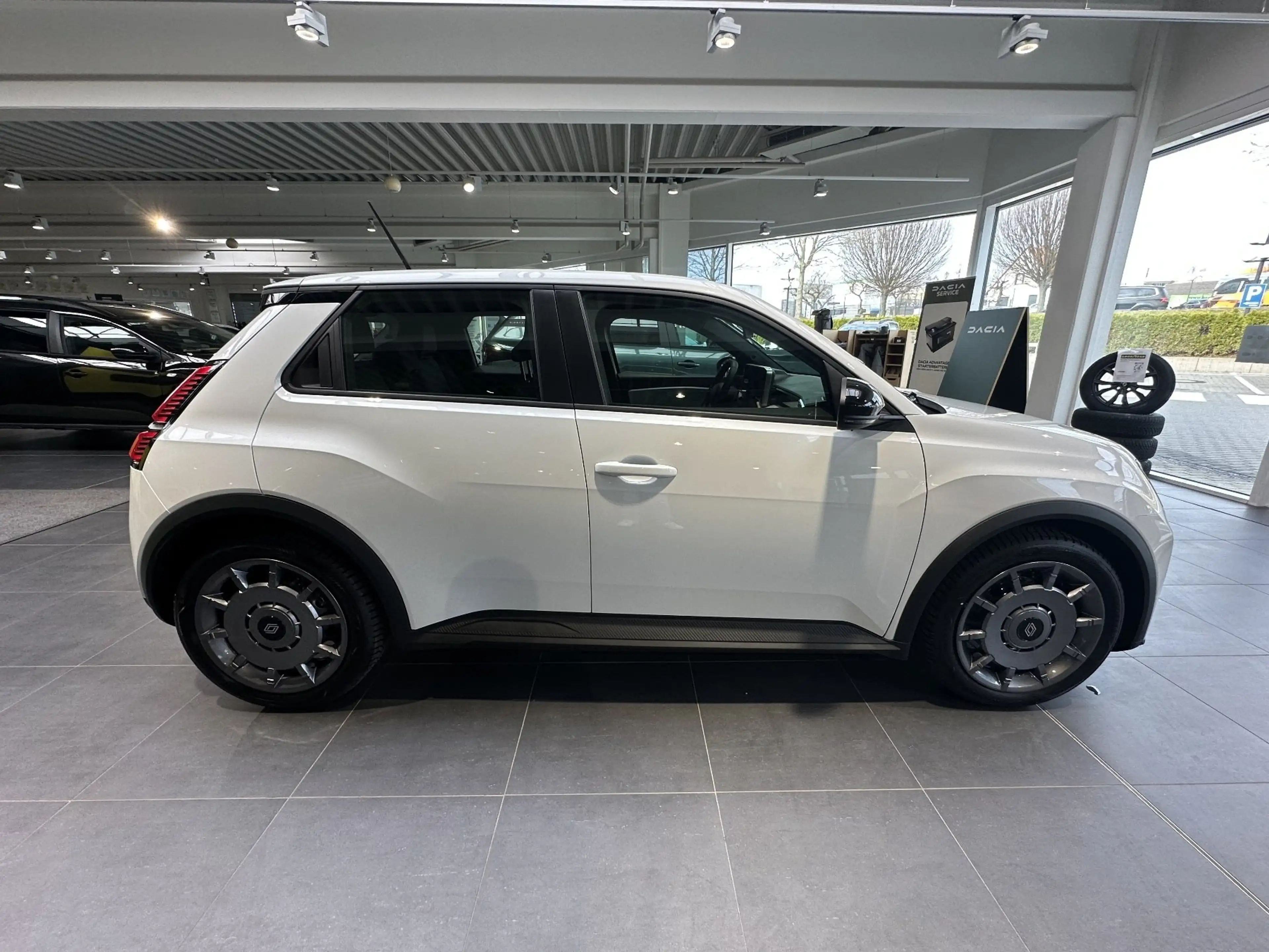 Renault R 5 E-Tech Evolution 120 PS Urban Range — photo 9