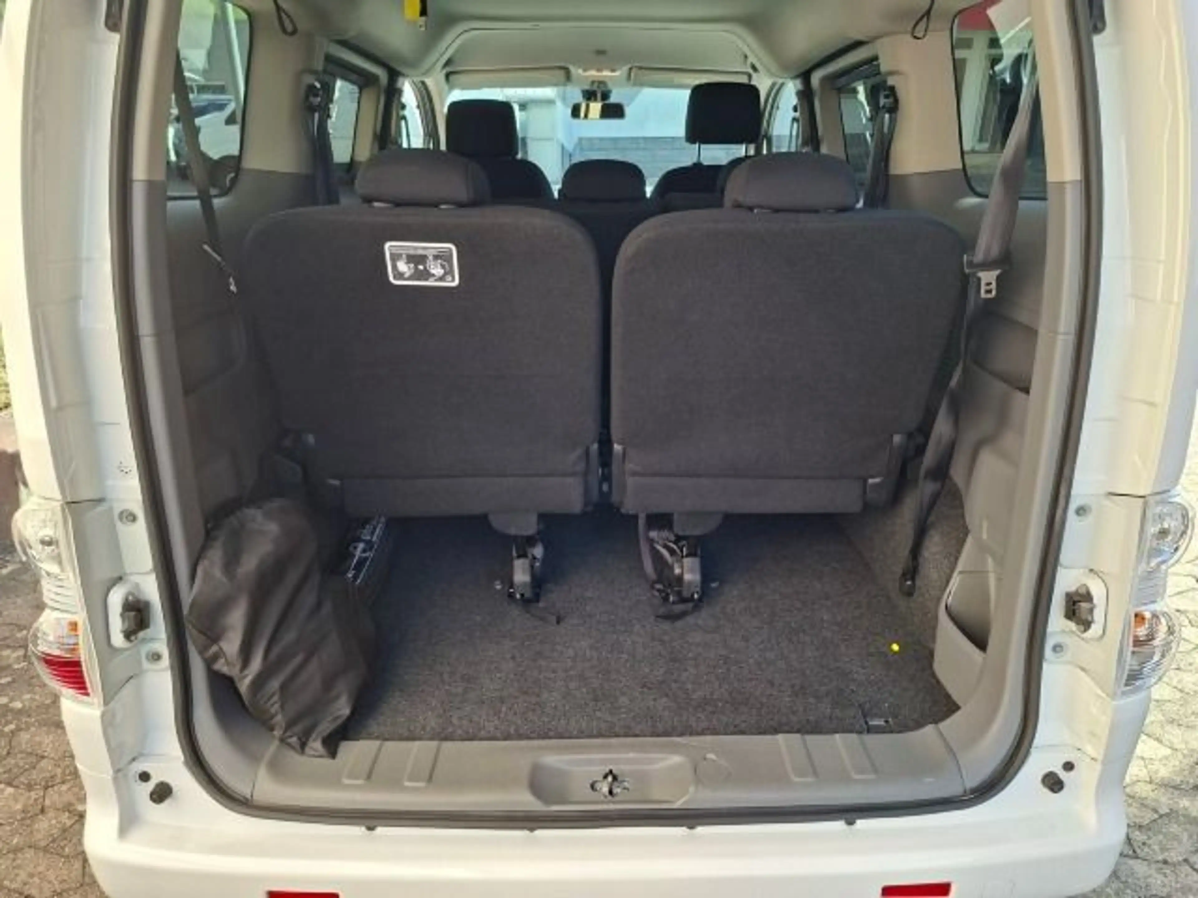 Nissan NV200 40kWh e-Evalia Navi Rückfahrkamera 7Sitzer — photo 9
