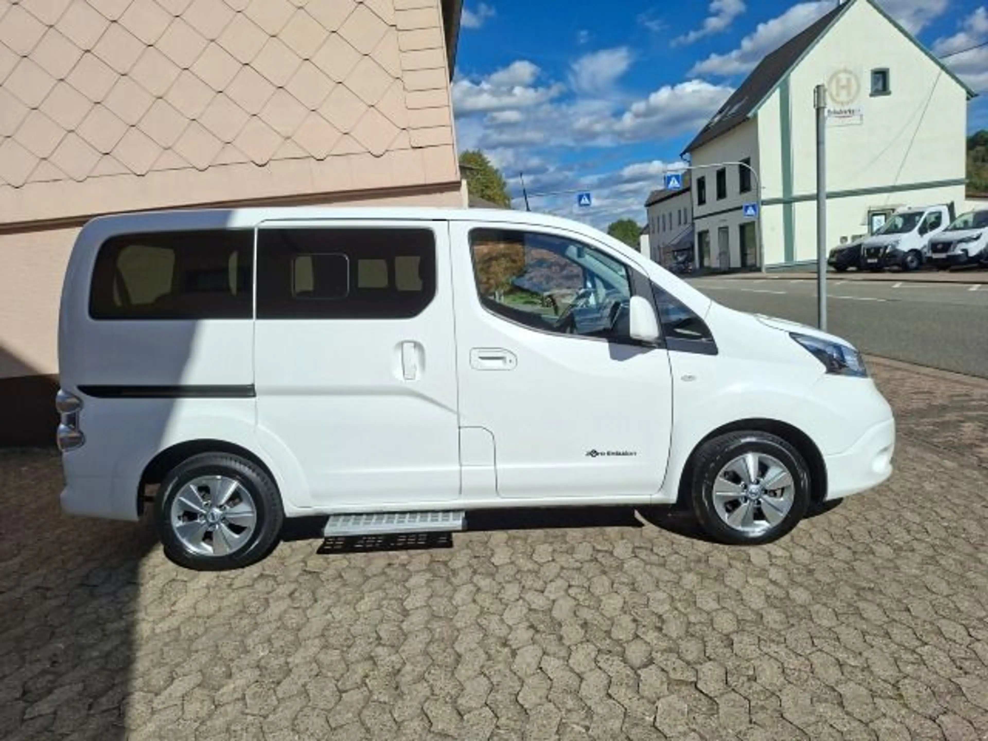 Nissan NV200 40kWh e-Evalia Navi Rückfahrkamera 7Sitzer — photo 5