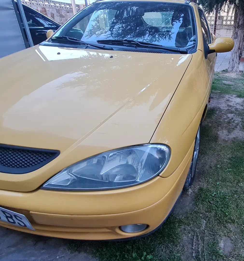 Renault Megane 16v    1.600 Żółty - 1