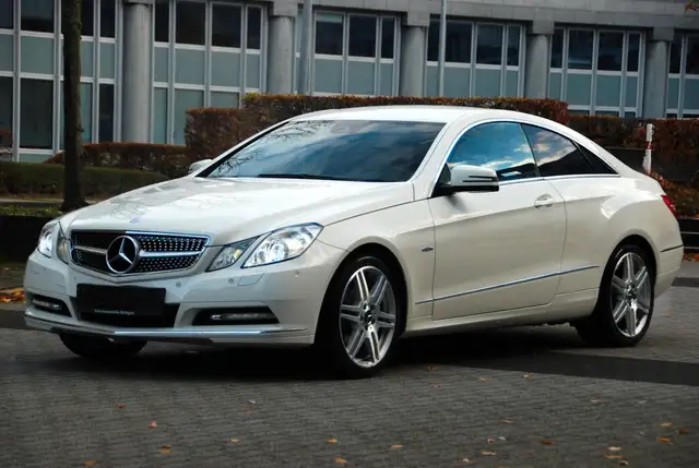 Mercedes-Benz E 250 CGI BlueEfficiency| XENON| ILS| NAVI| PDC